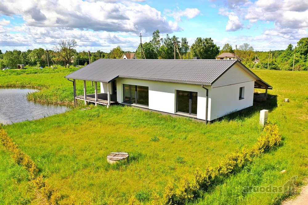 Naujas, Modernus Namas Su Erdviu Žemės Sklypu
