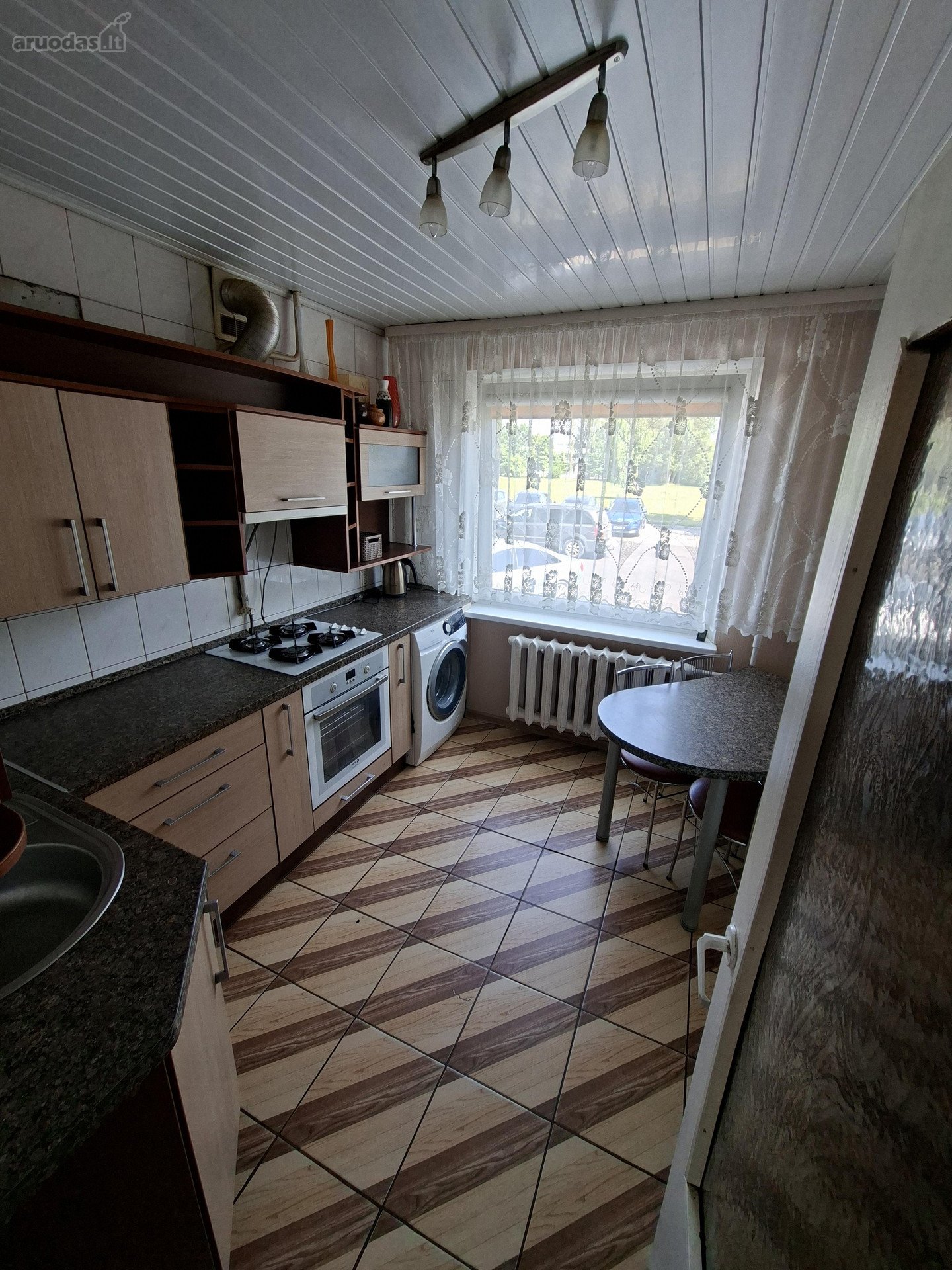 Parduodamas erdvus 4 kambarių, 87 kv. m butas