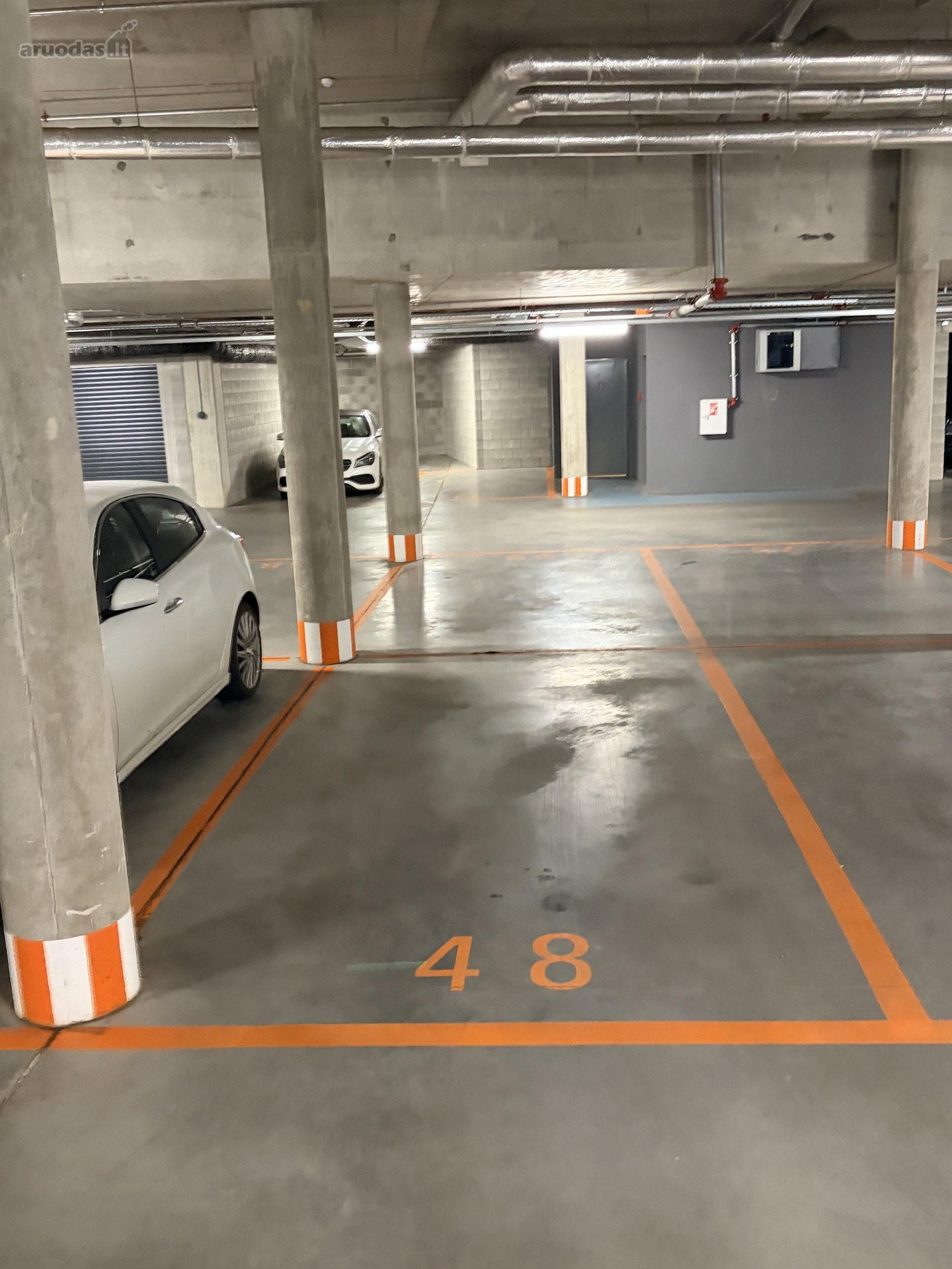 Automobilio parkavimo vieta požeminiame