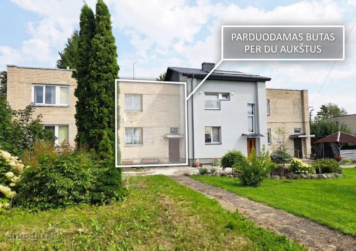 Parduodamas Erdvus 3 Kambarių Butas Per Du