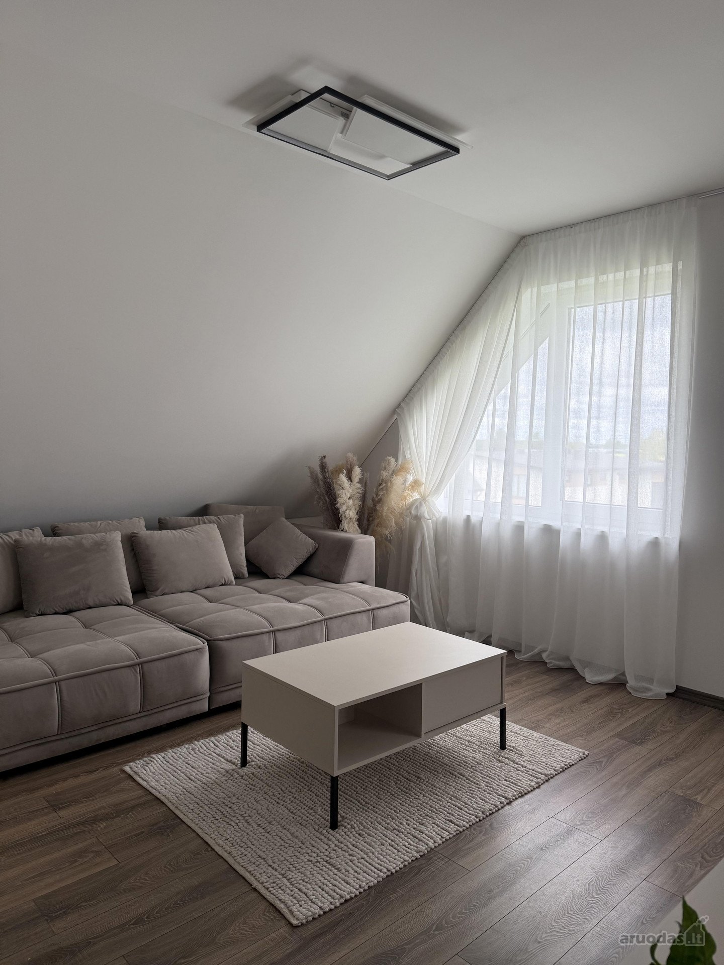 Parduodamas pilnai įrengtas 55,97 m² butas su