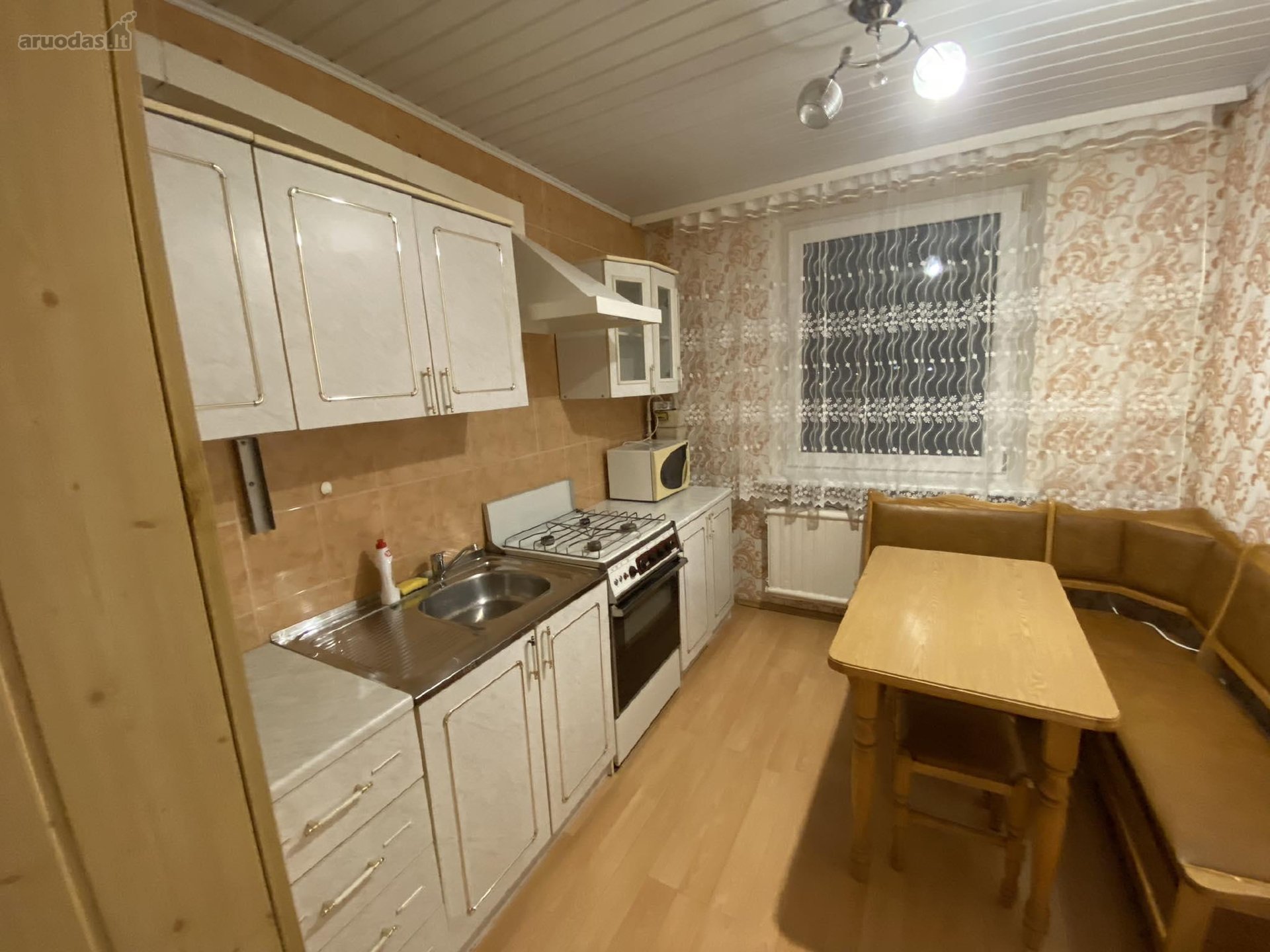 Parduodamas šviesus ir jaukus 2 kambarių