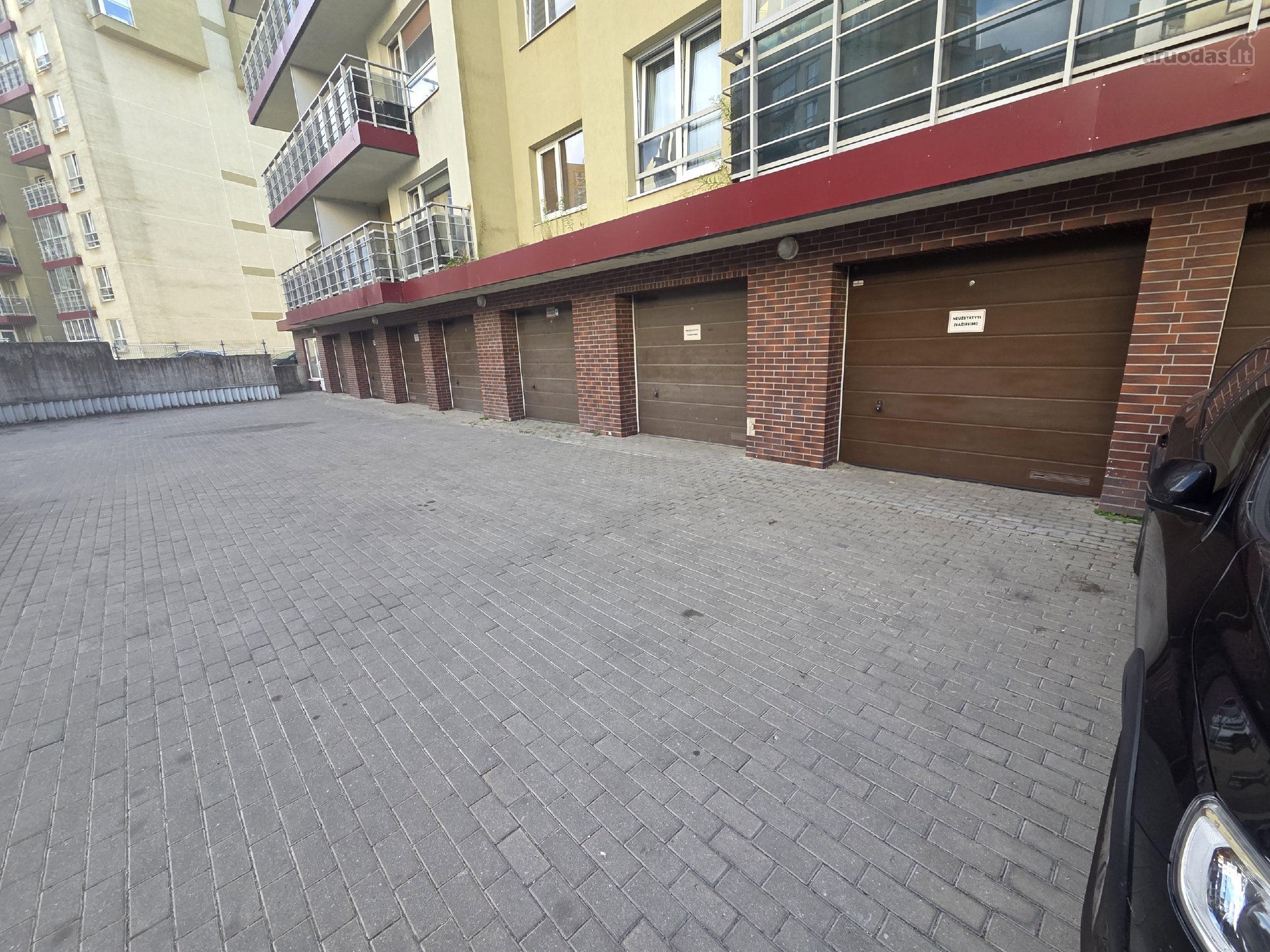 Parduodamas tvarkingas garažas -signalizacija