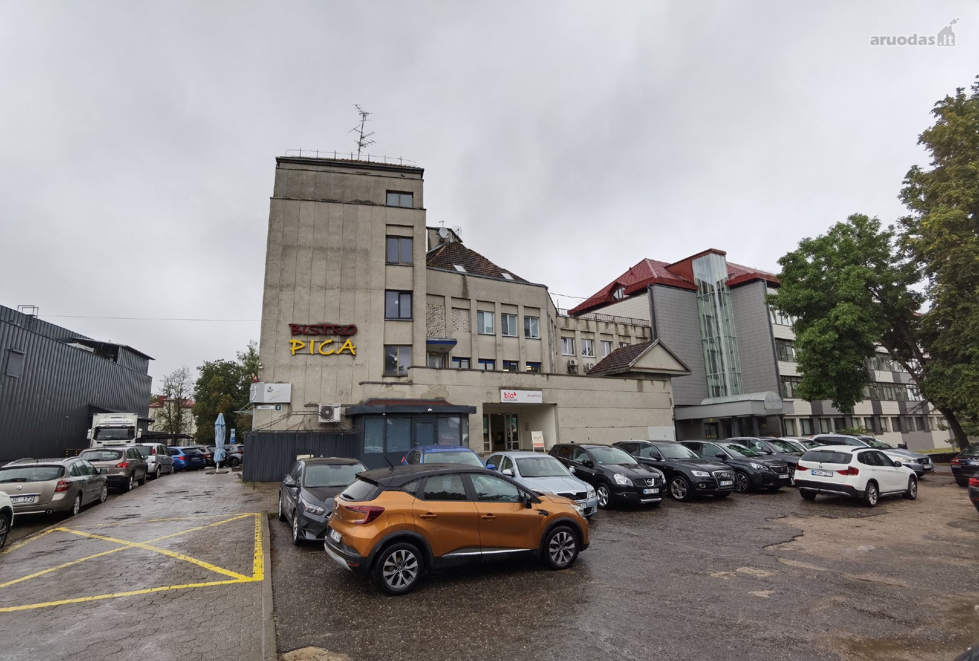 Parduodamos 122,50 Kv. M. Patalpos Centrinėje