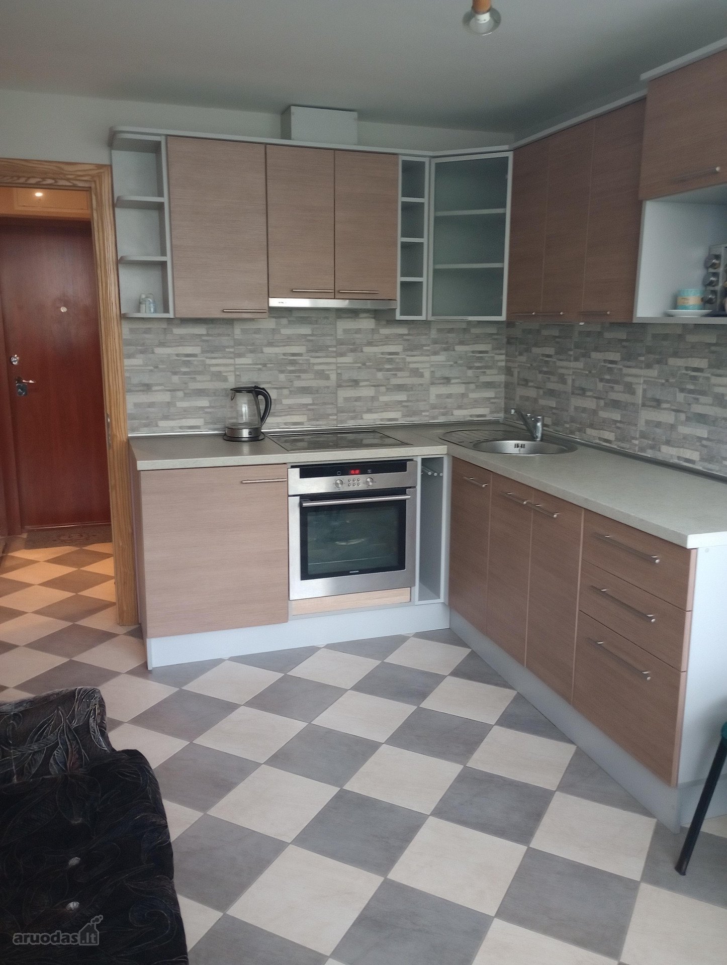 Parduodamas vieno kambario 33m2 butas, pirmas