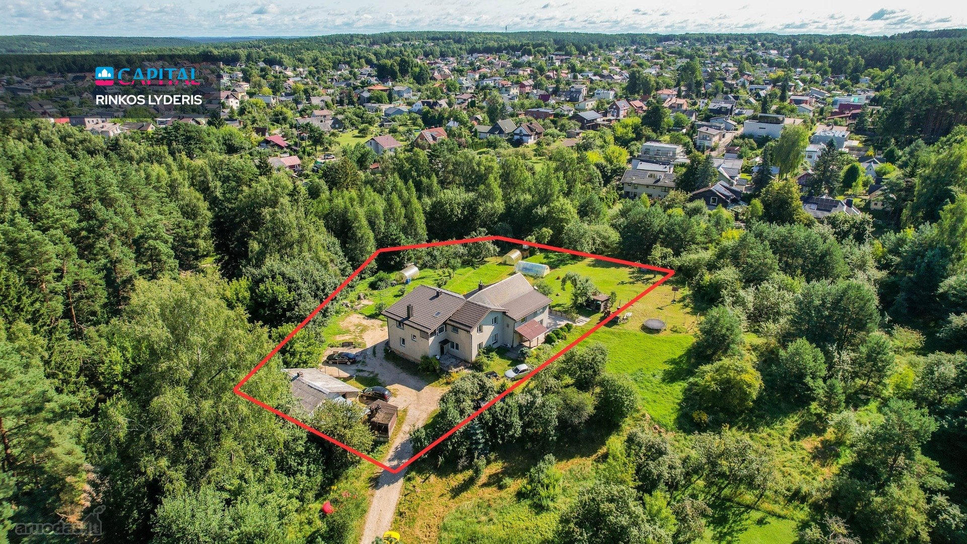 Pragiedrulių gatvėje, Antakalnyje, apsuptas