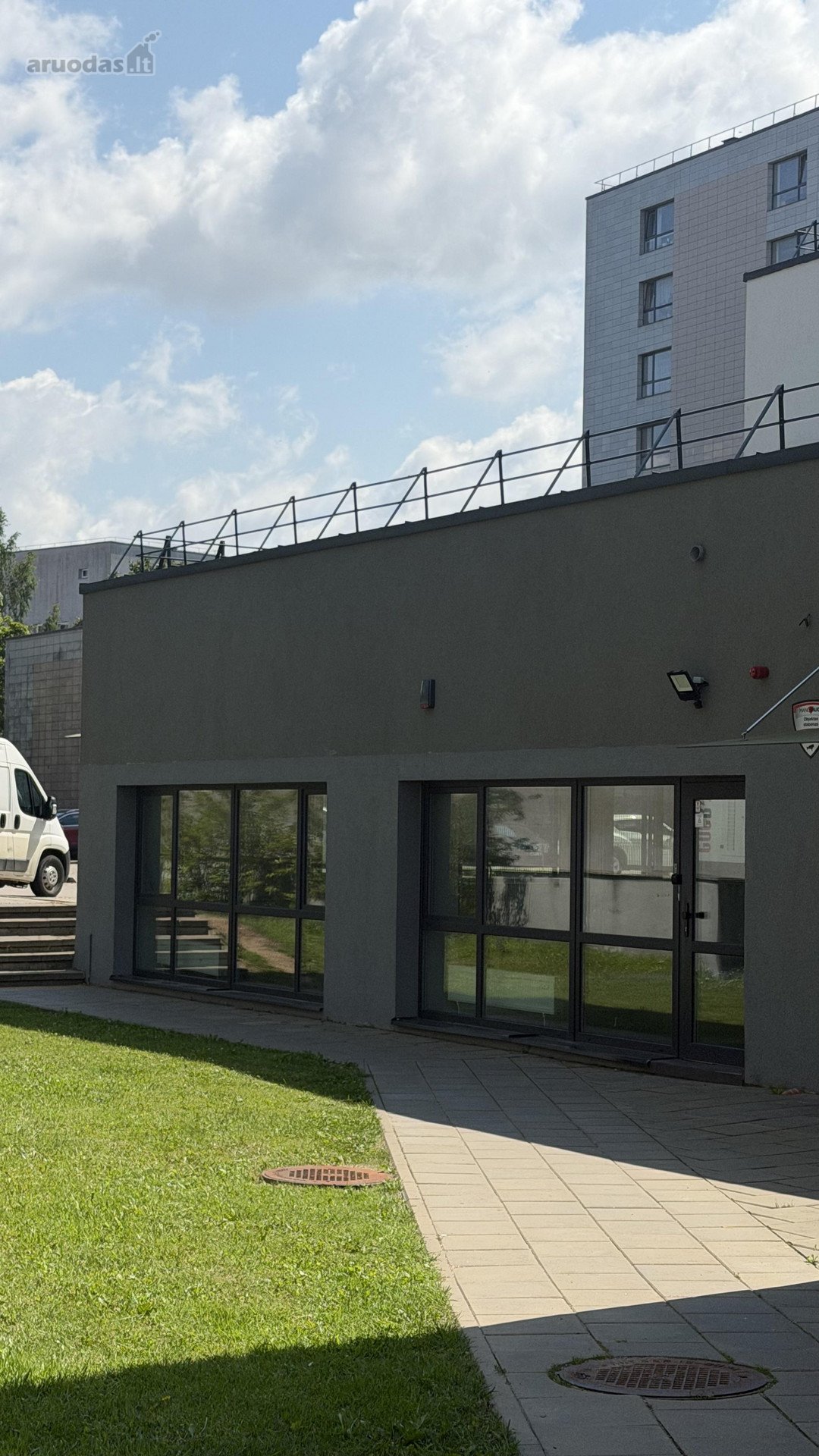 Parduodamos 703.96 m² administracinės