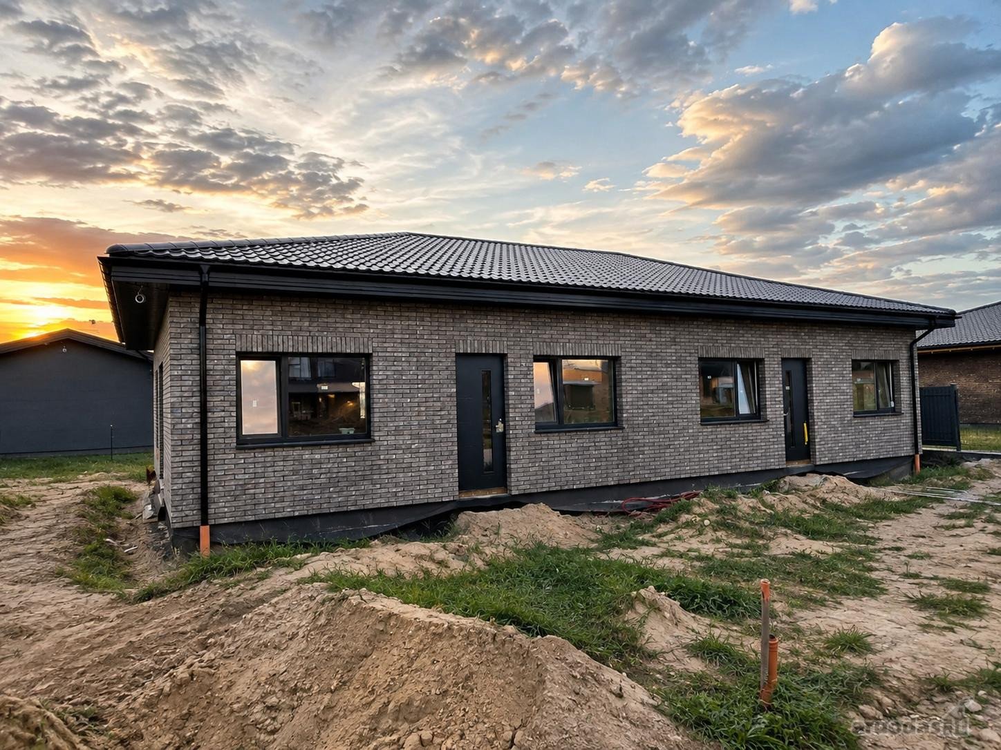 Naujas 75 M² Sublokuotas Namas Bajoruose