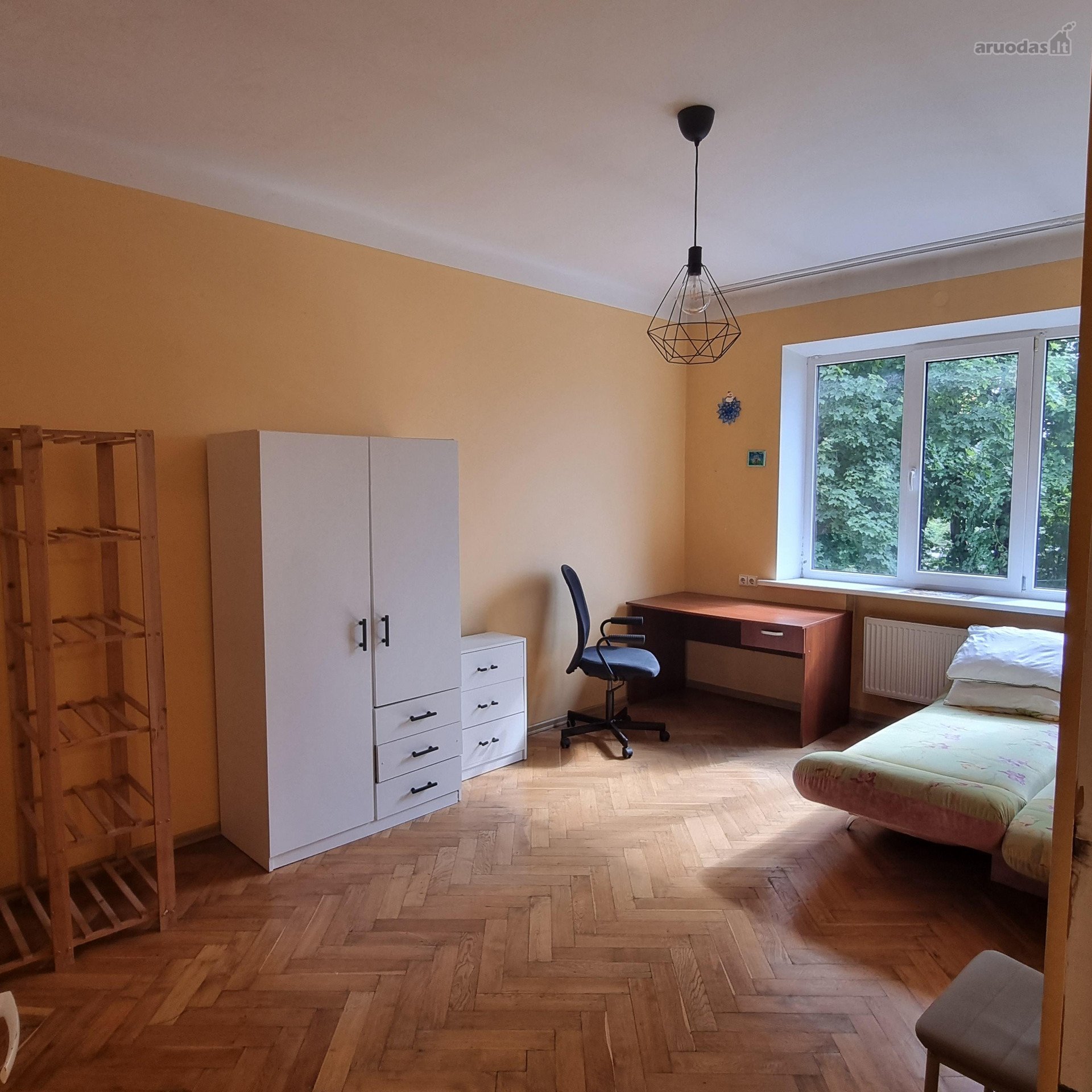 Išnuomojamas 1 kambarys 3 kambarių bute