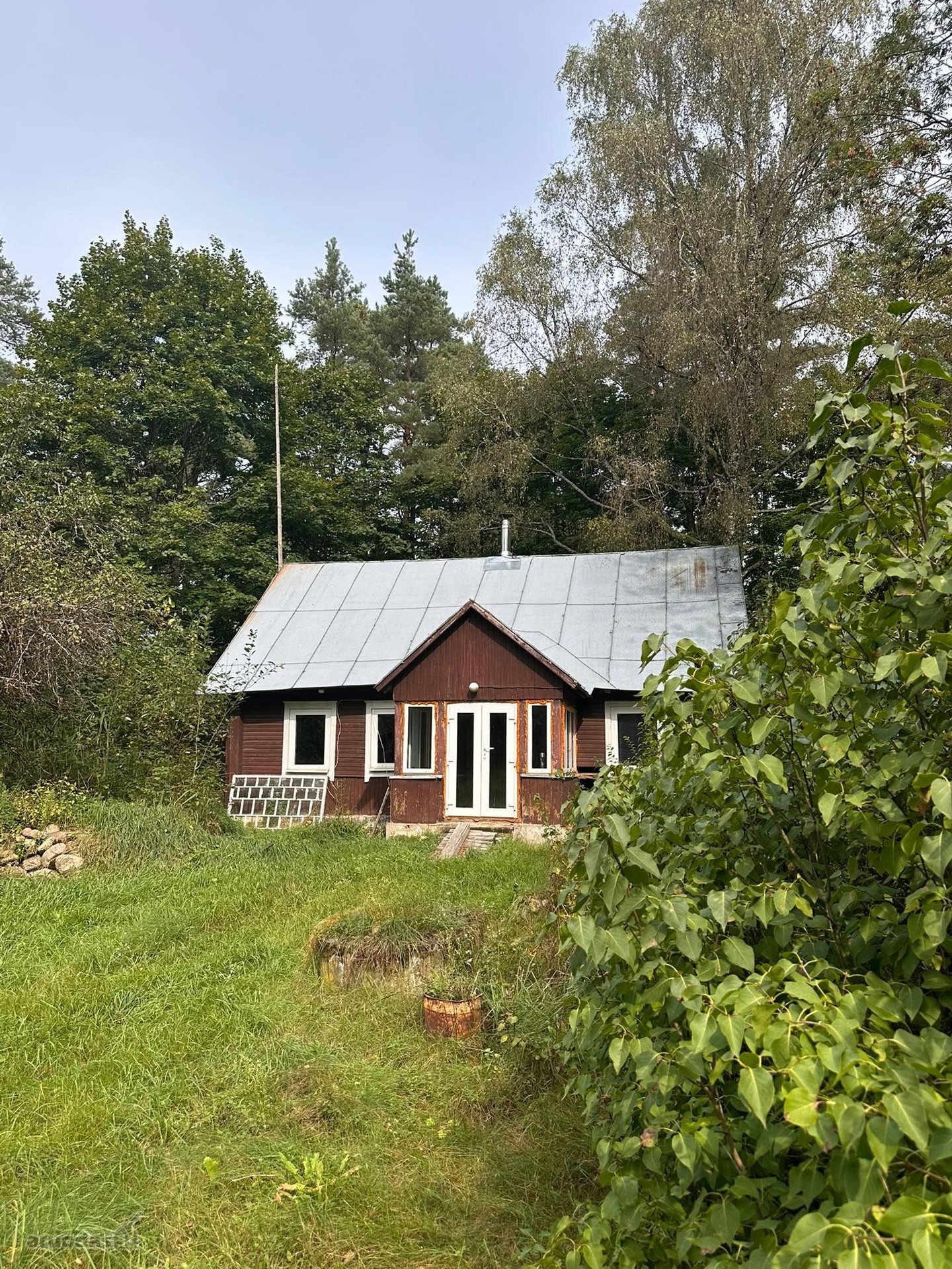 Parduodama sodyba ramioje vietoje- miške,