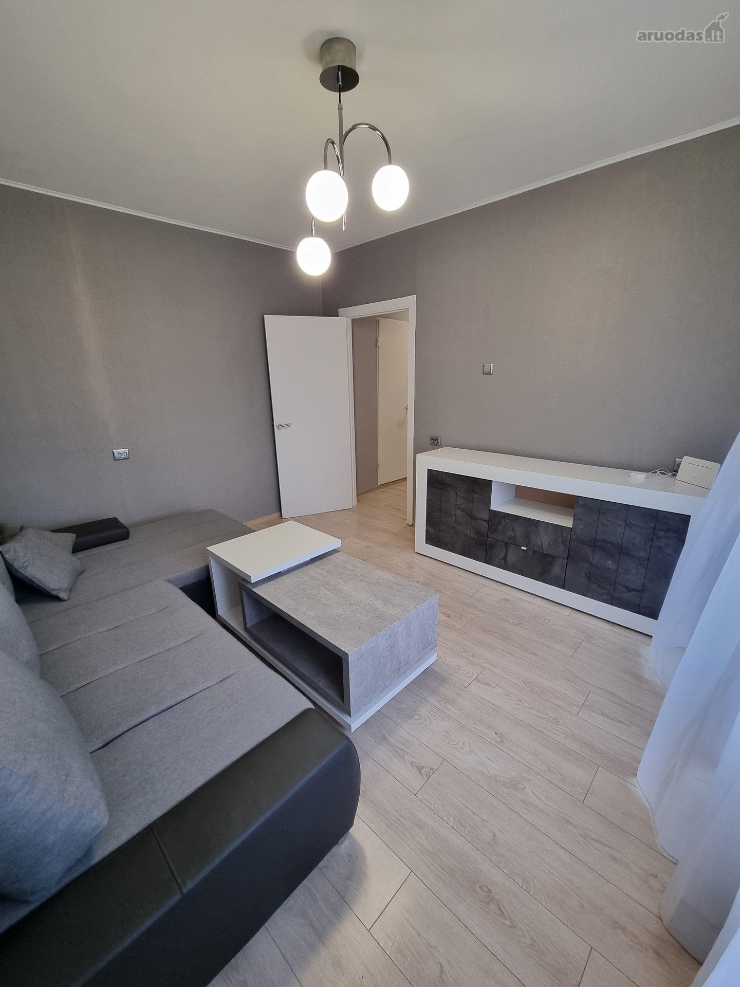 Išnuomojamas erdvus ir šviesus 2 kambarių