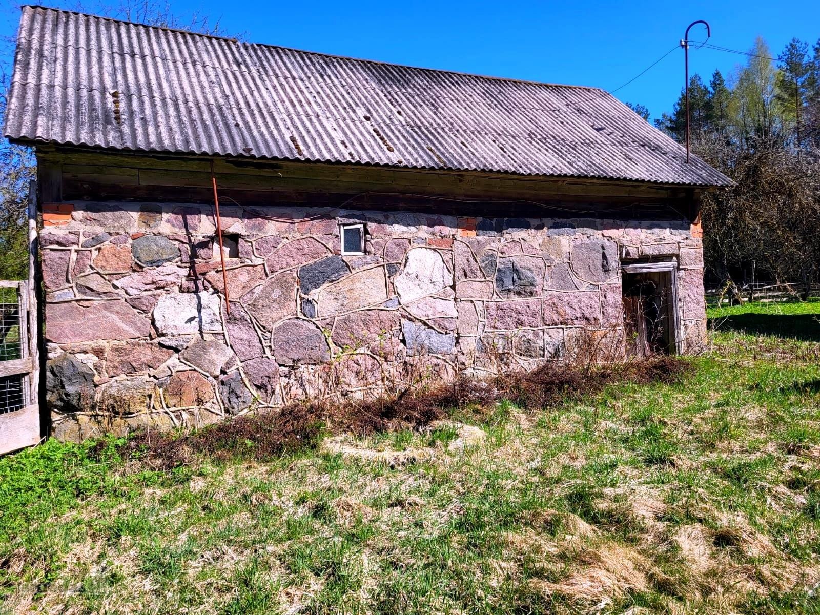 Parduodama autentiška sodyba su šimtmečio