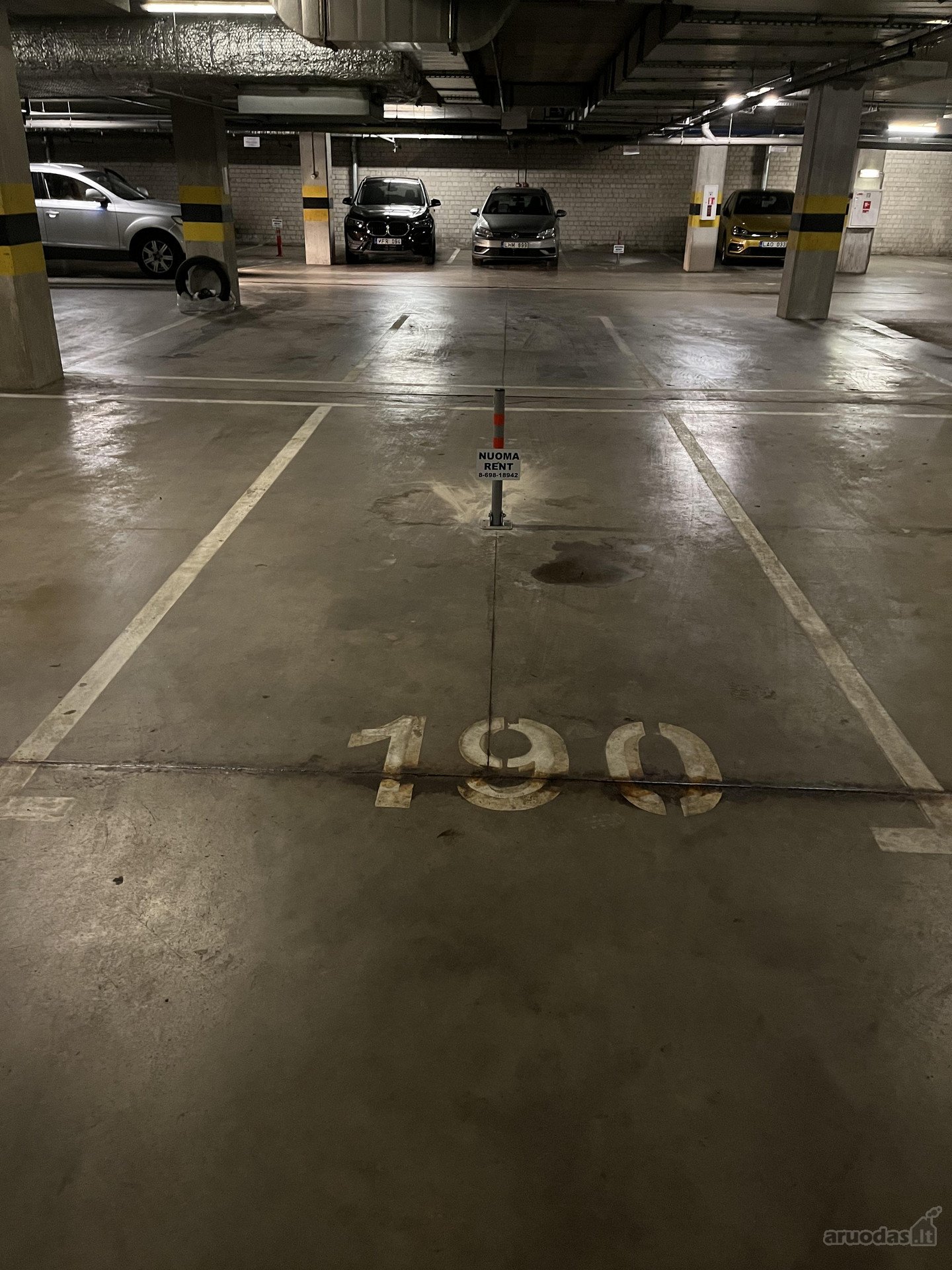 Išnuomojamos 2 Automobilių Stovėjimo Vietos