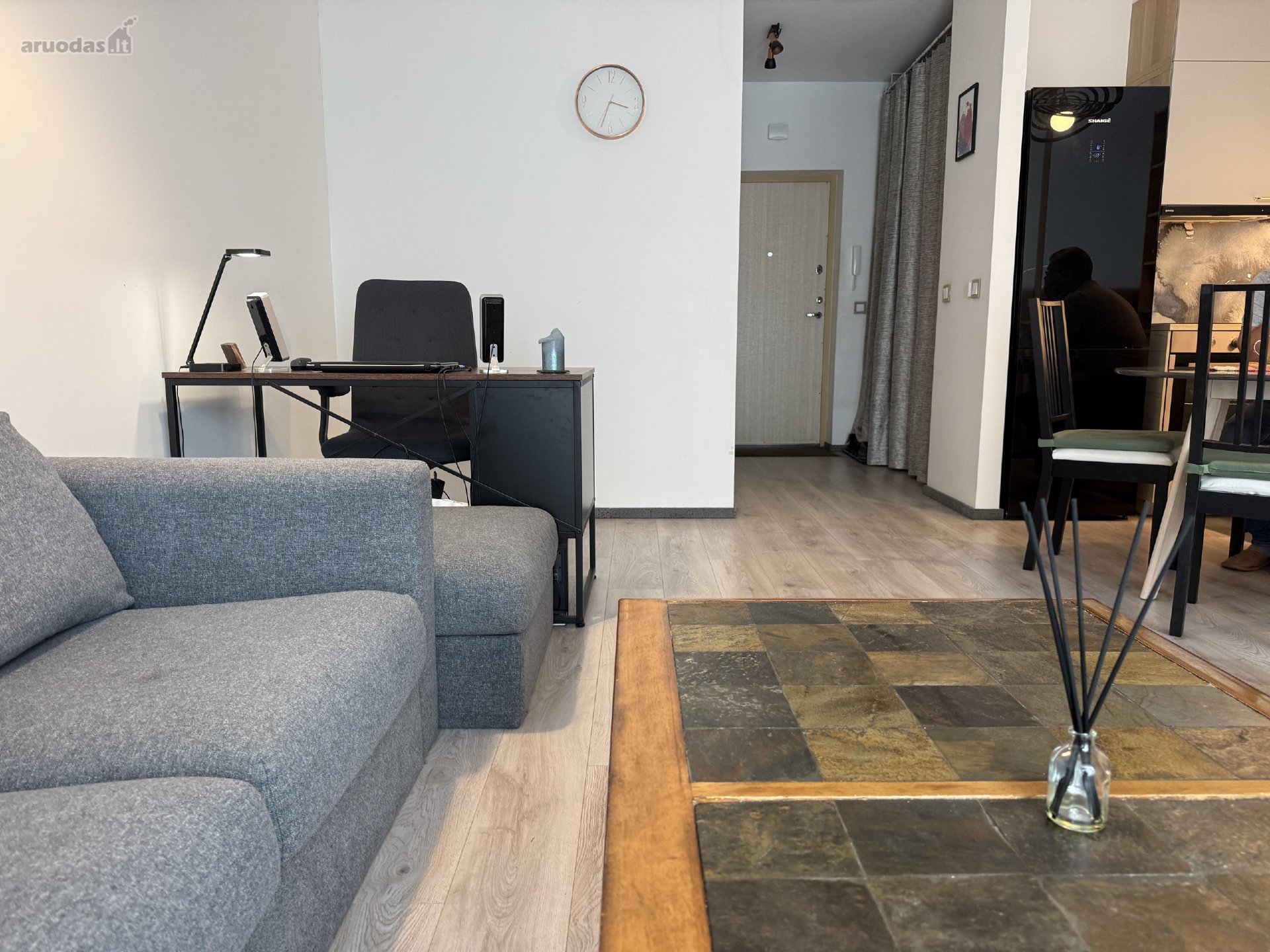 Parduodamas erdvus 1,5 kambario butas prie