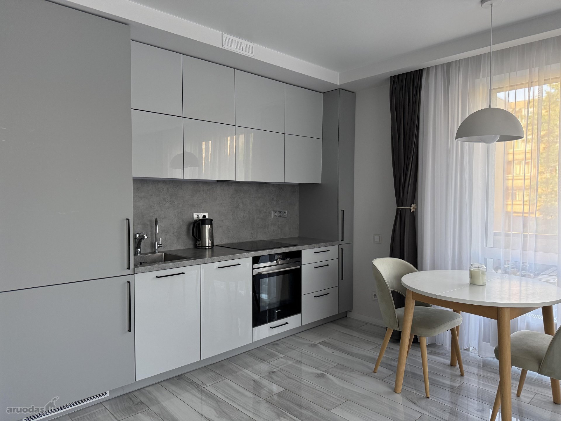 Nuomojamas Modernus 3 Kambarių Butas