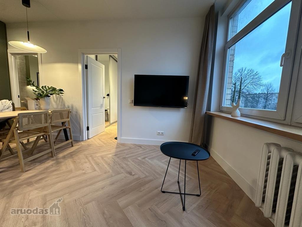 Nuomojamas šviesus ir stilingas 2 kambarių