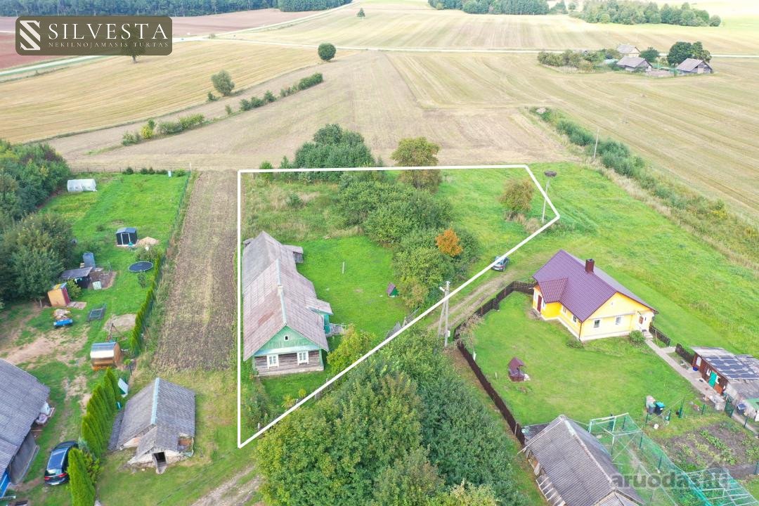 Parduodamas žemės sklypas su gyvenamuoju namu