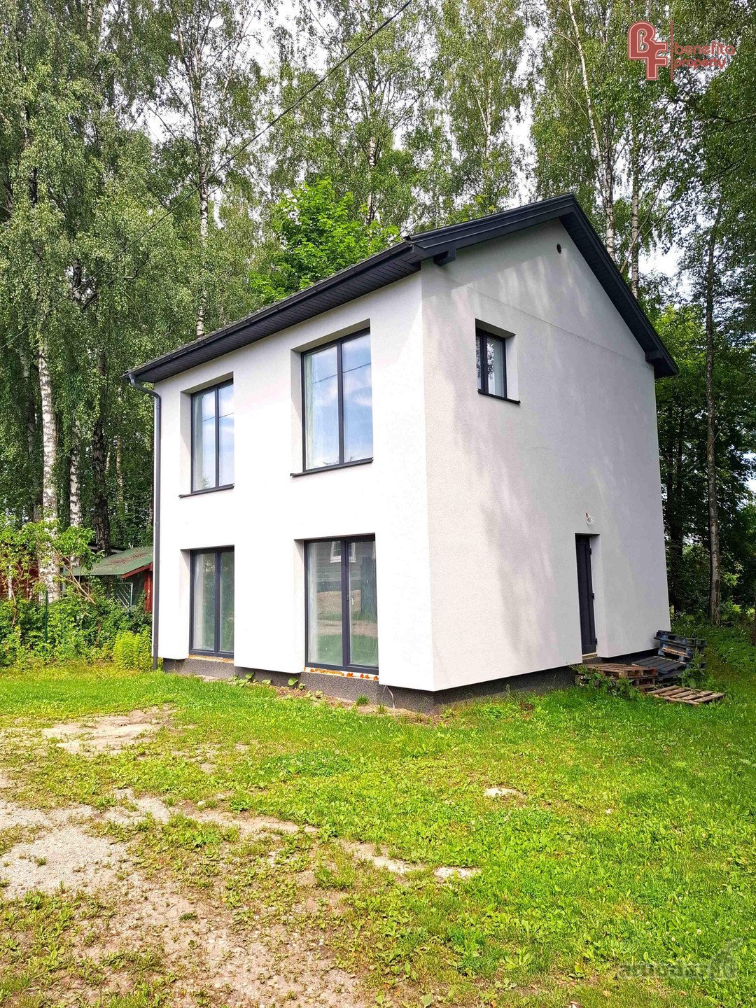 Parduodamas jaukus dviejų aukštų sodo namas