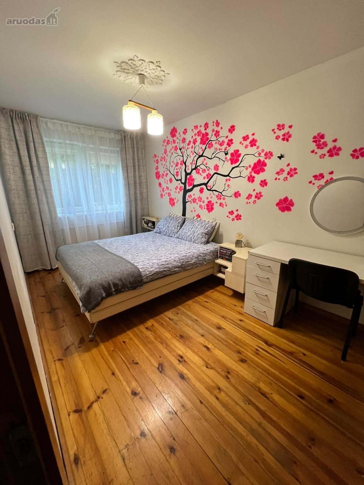 ? Išnuomojamas 2 Kambarių Butas