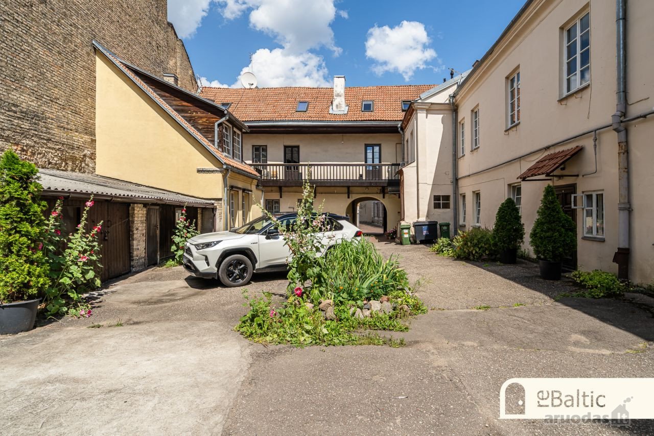 3 kambarių butas unikalioje vietoje, Bernardinų g.