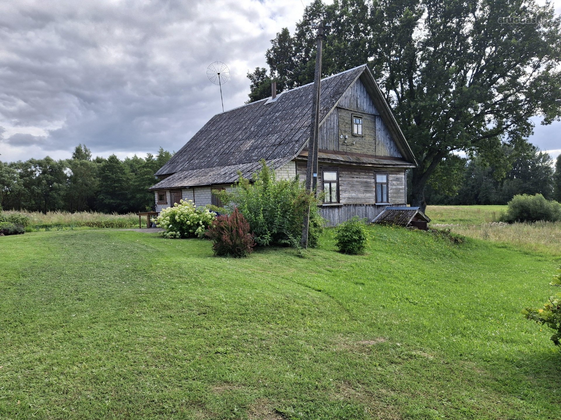 Parduodama sodyba su 6,9 ha žemės sklypu