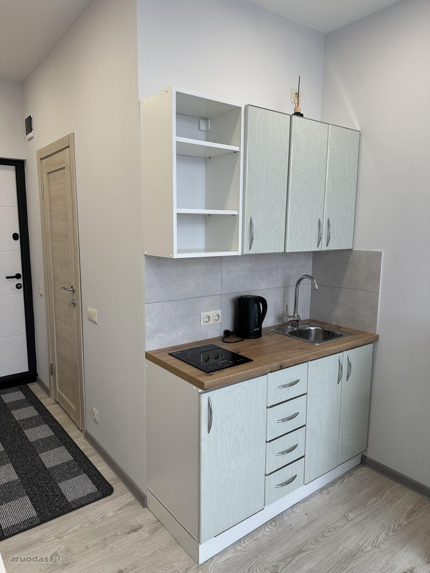 Išnuomojamas įrengtas 18 m² loftas-studija N.