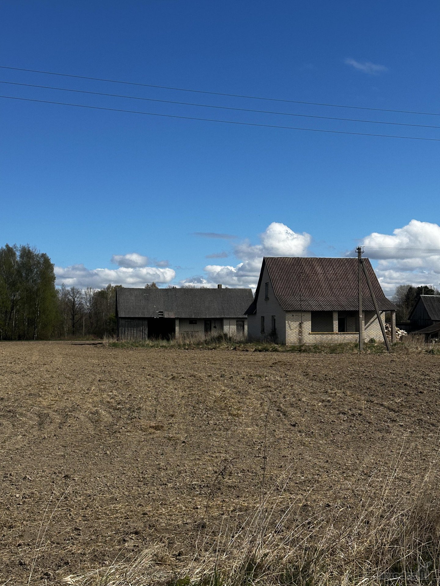 Parduodamas mūrinis namas su 1,3 ha sklypu