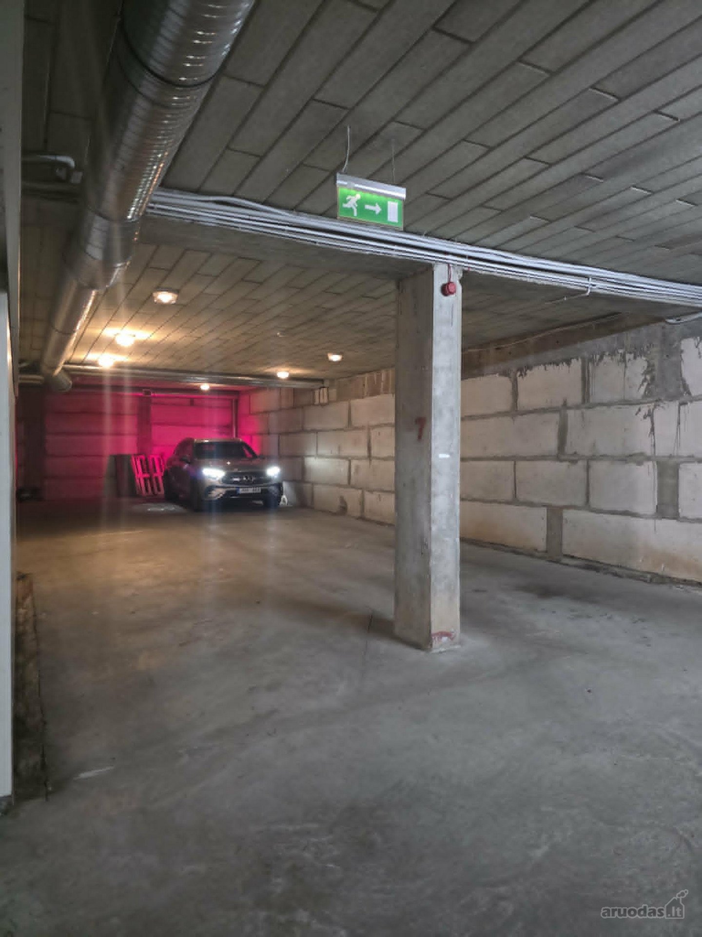 Išnuomojamas dvigubo (2 automobiliams) dydžio