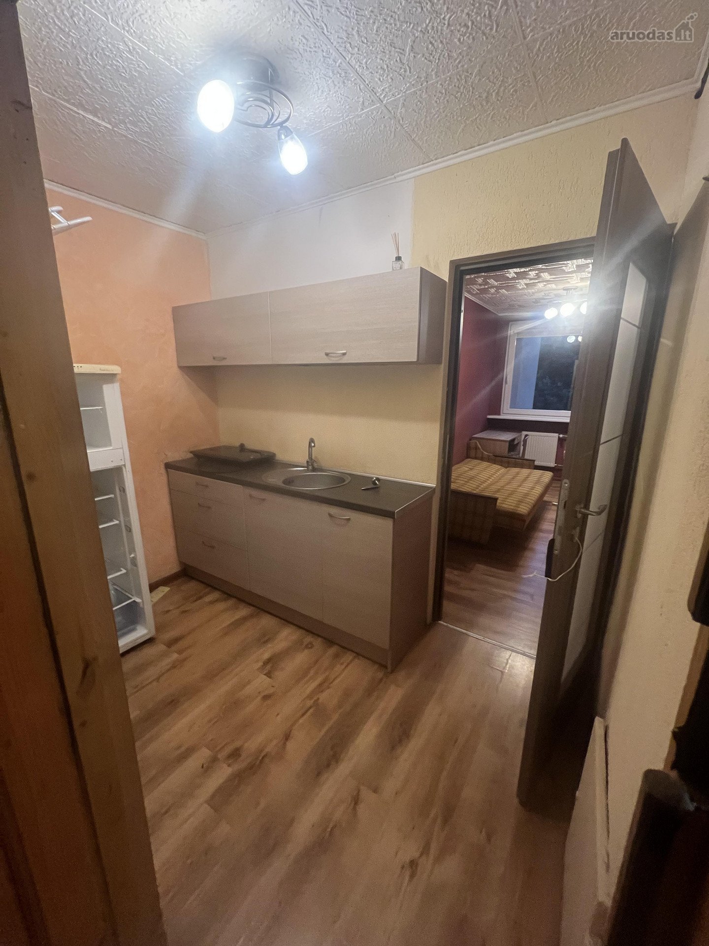 Sveiki, Nuomojamas kambarys su mini virtuvele