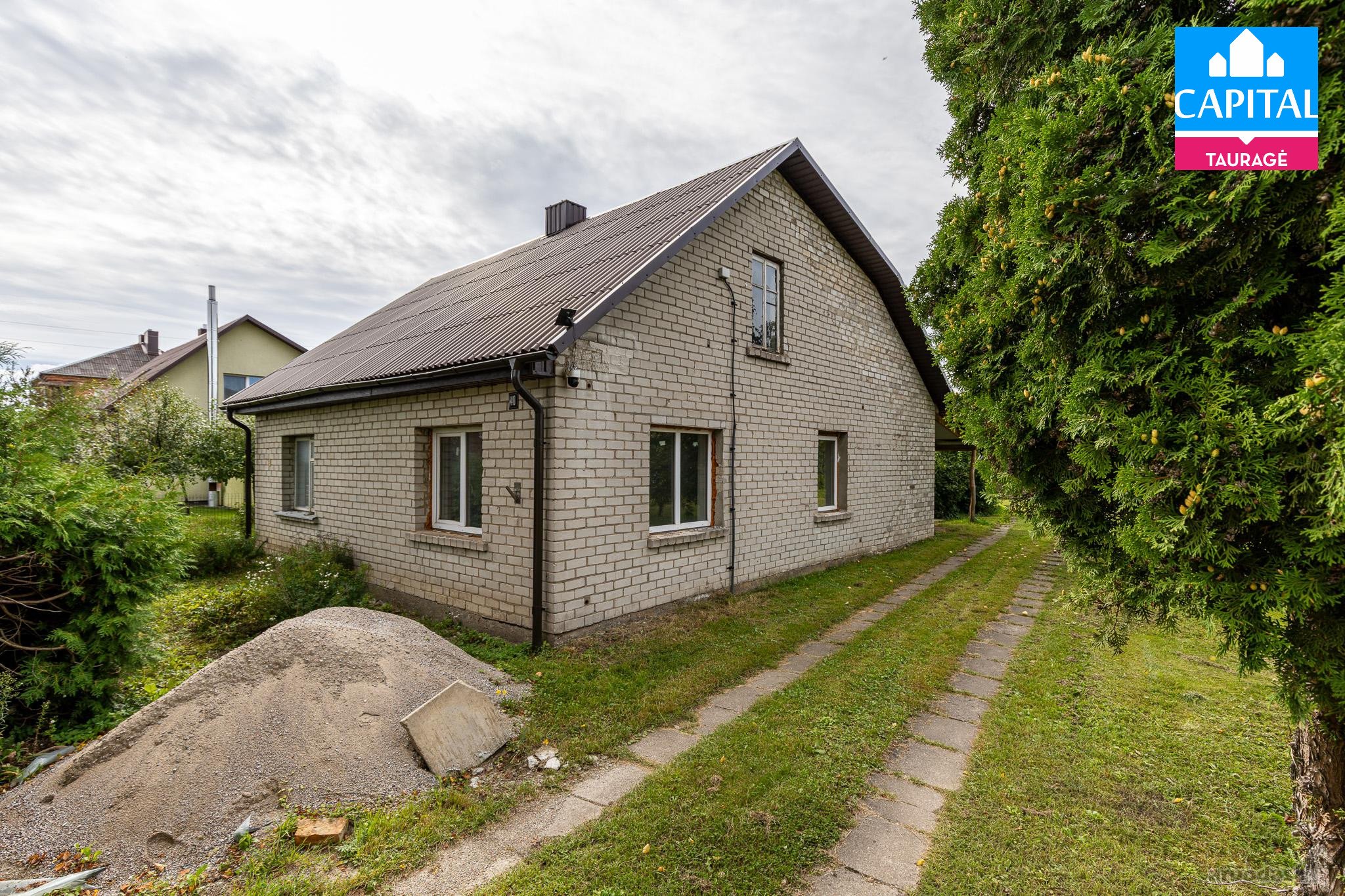 Tauragėje parduodamas rąstinis, silikatinėmis
