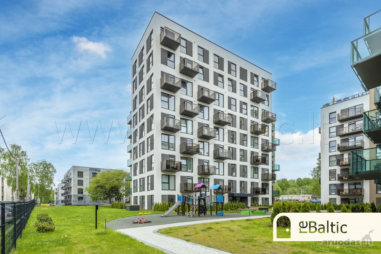Stilingi, įrengti trijų kambarių apartamentai