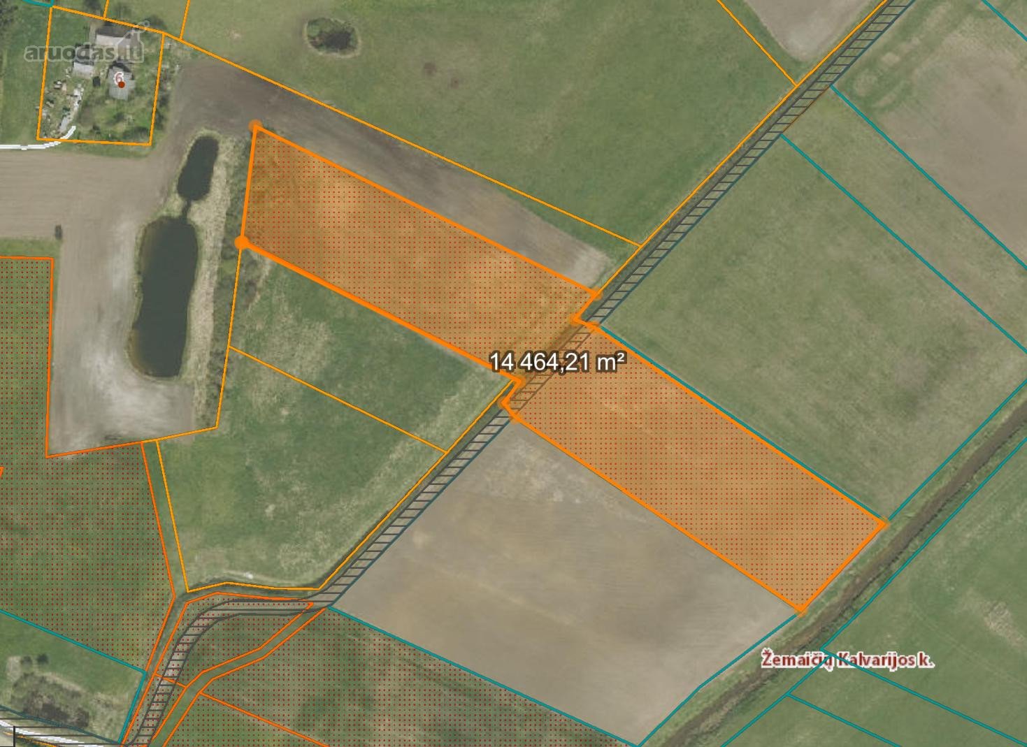 Dirbamos žemės sklypas 1,36 ha. Sklypą dalina