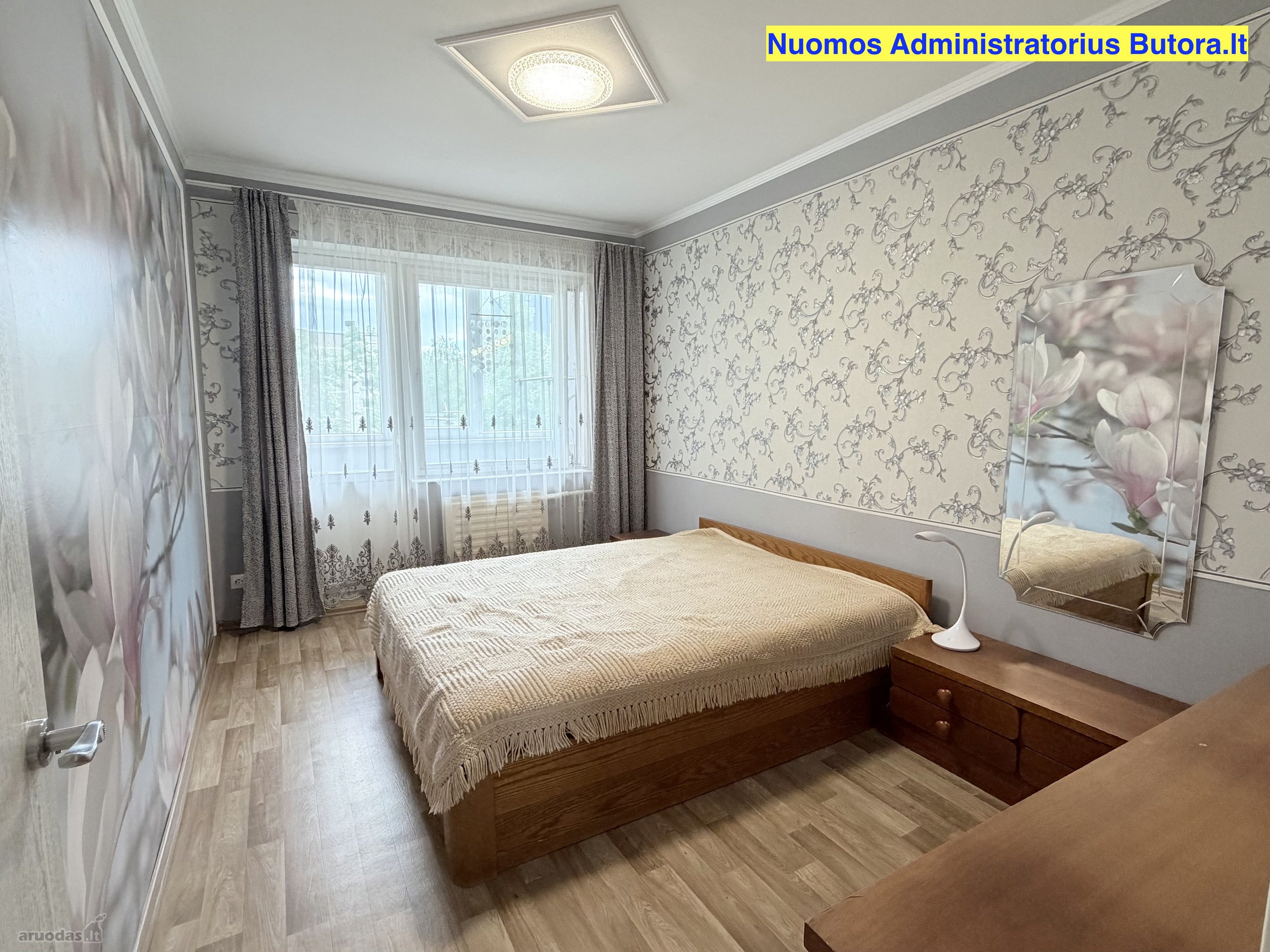 Nuomojamas 1 kambarys tryjų kambarių bute