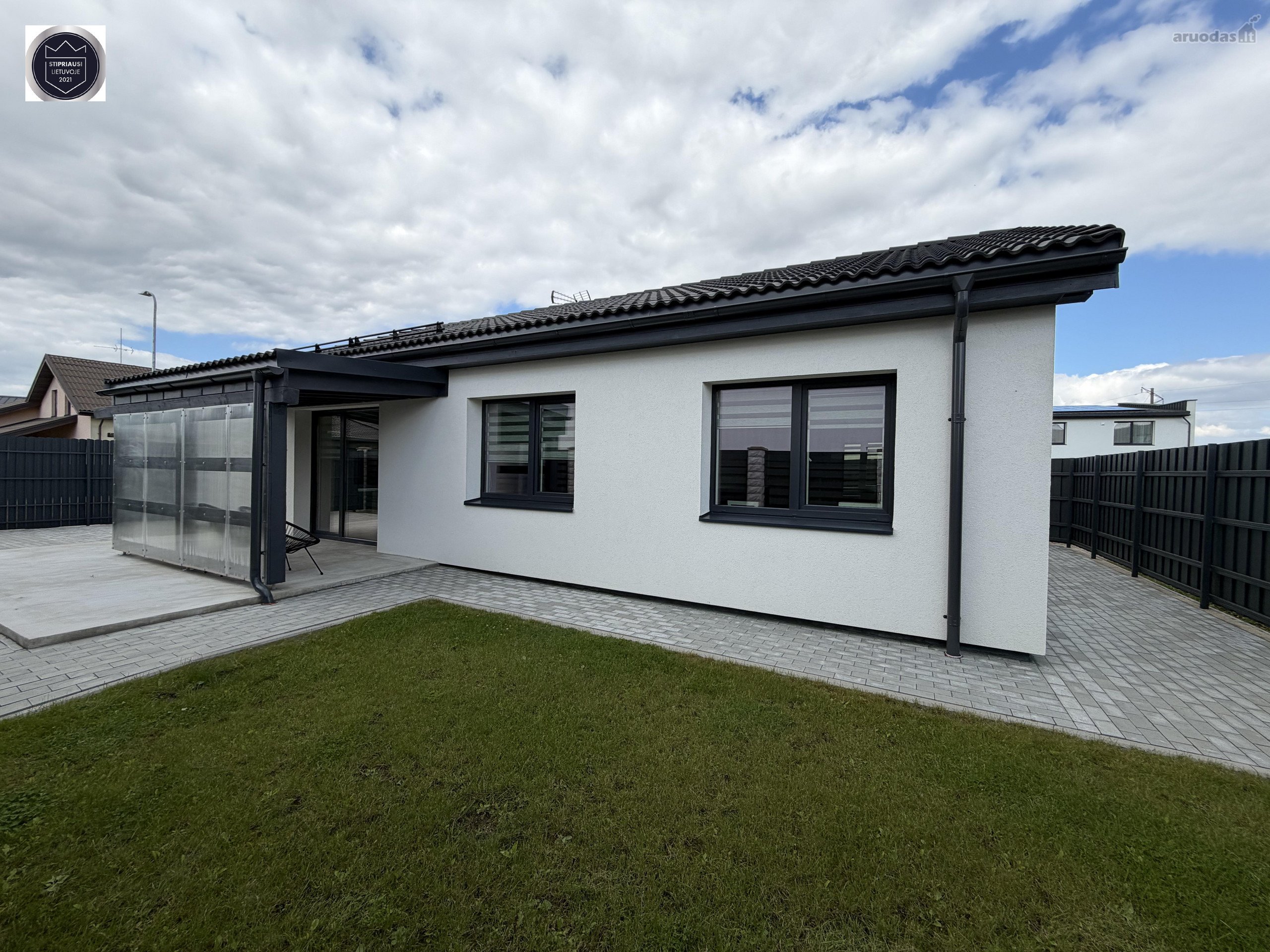 Parduodamas Modernus A+ Klasės Namas – Pilnai