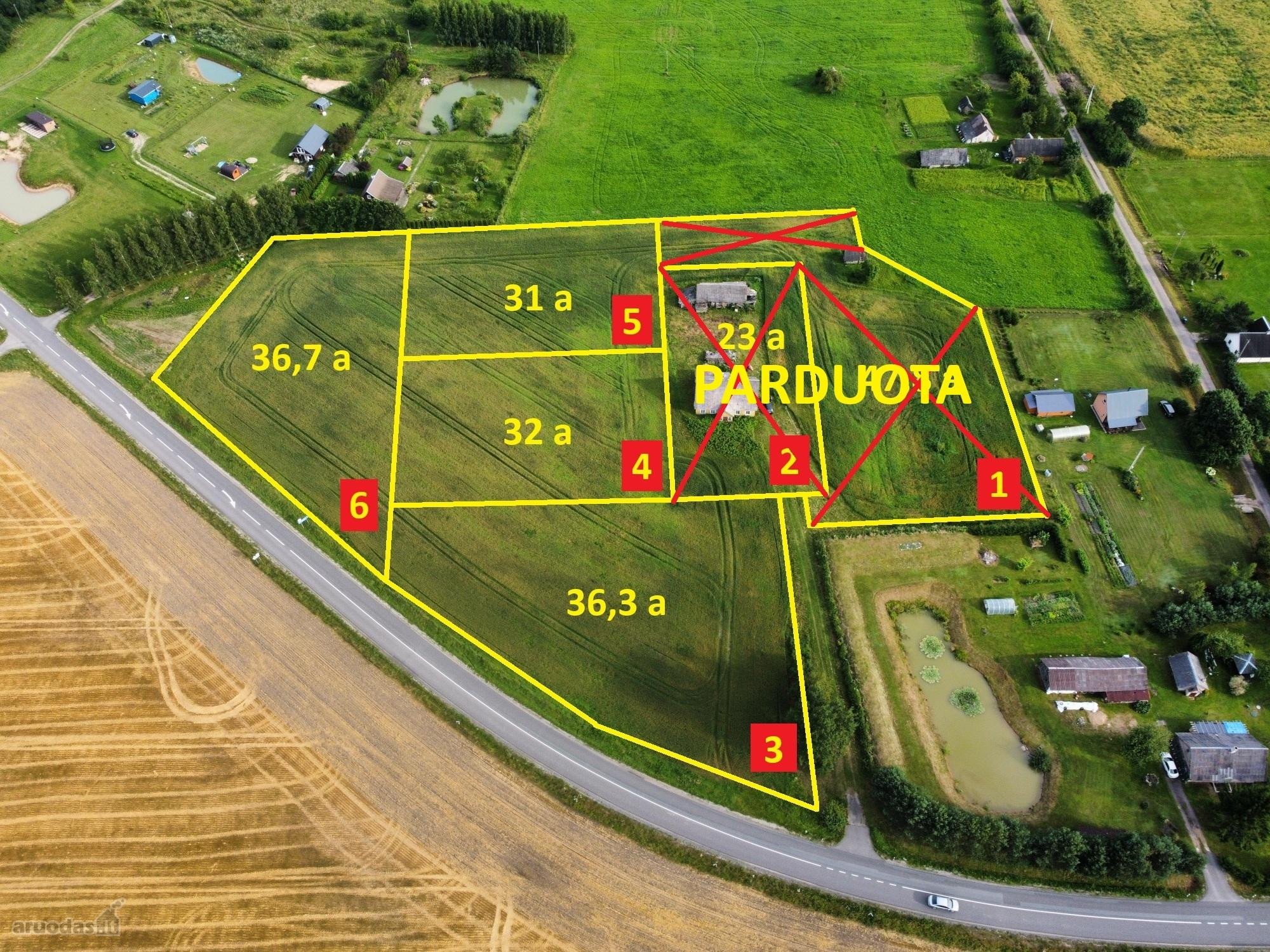 Parduodami keturi namų valdos žemės sklypai -