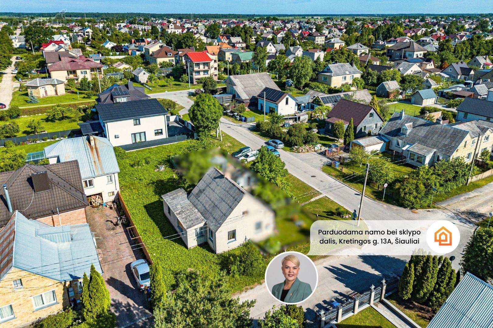 Parduodama namo dalis su sklypo dalimi