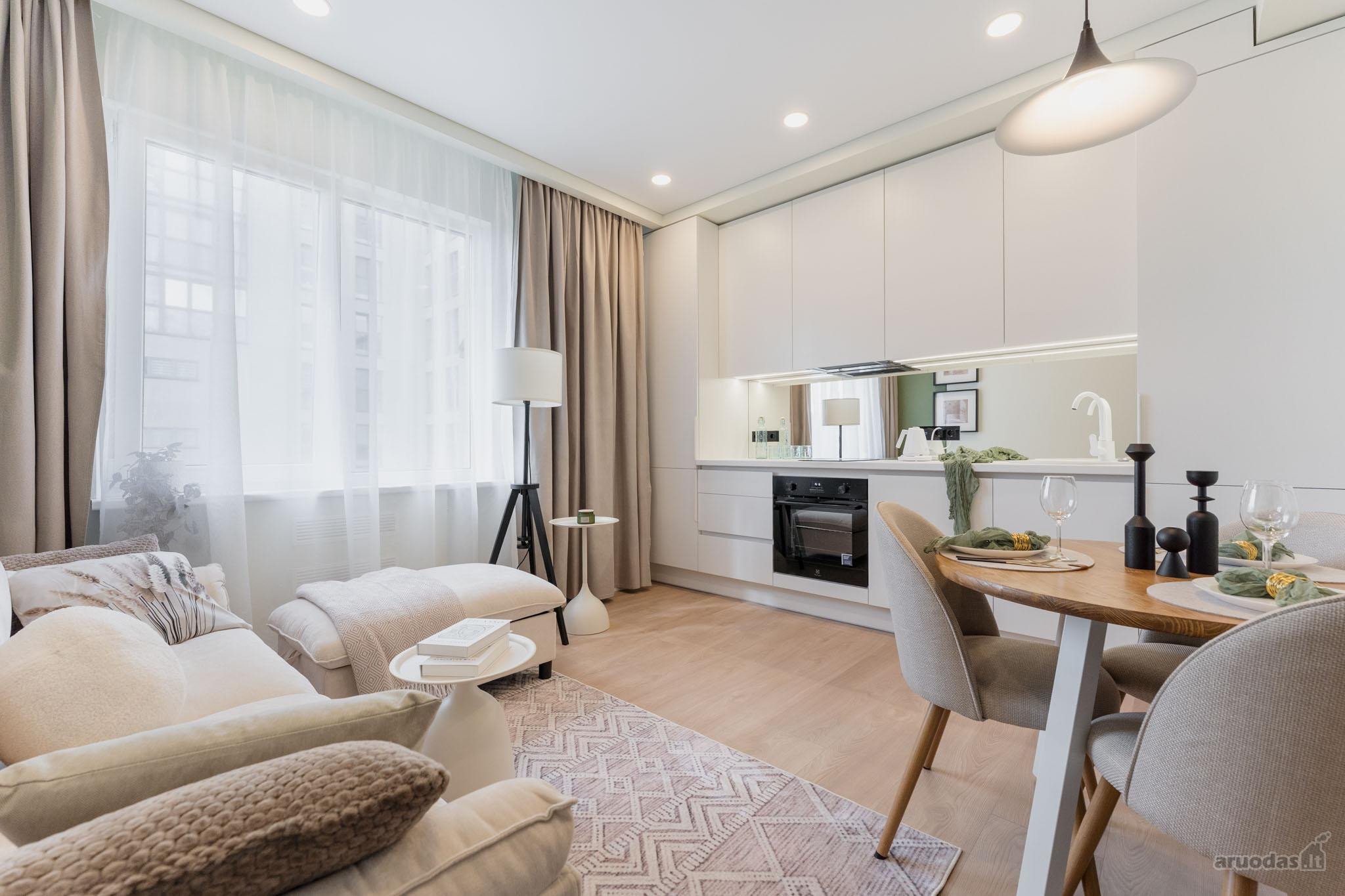 Šviesus, stilingai ir funkcionaliai įrengtas