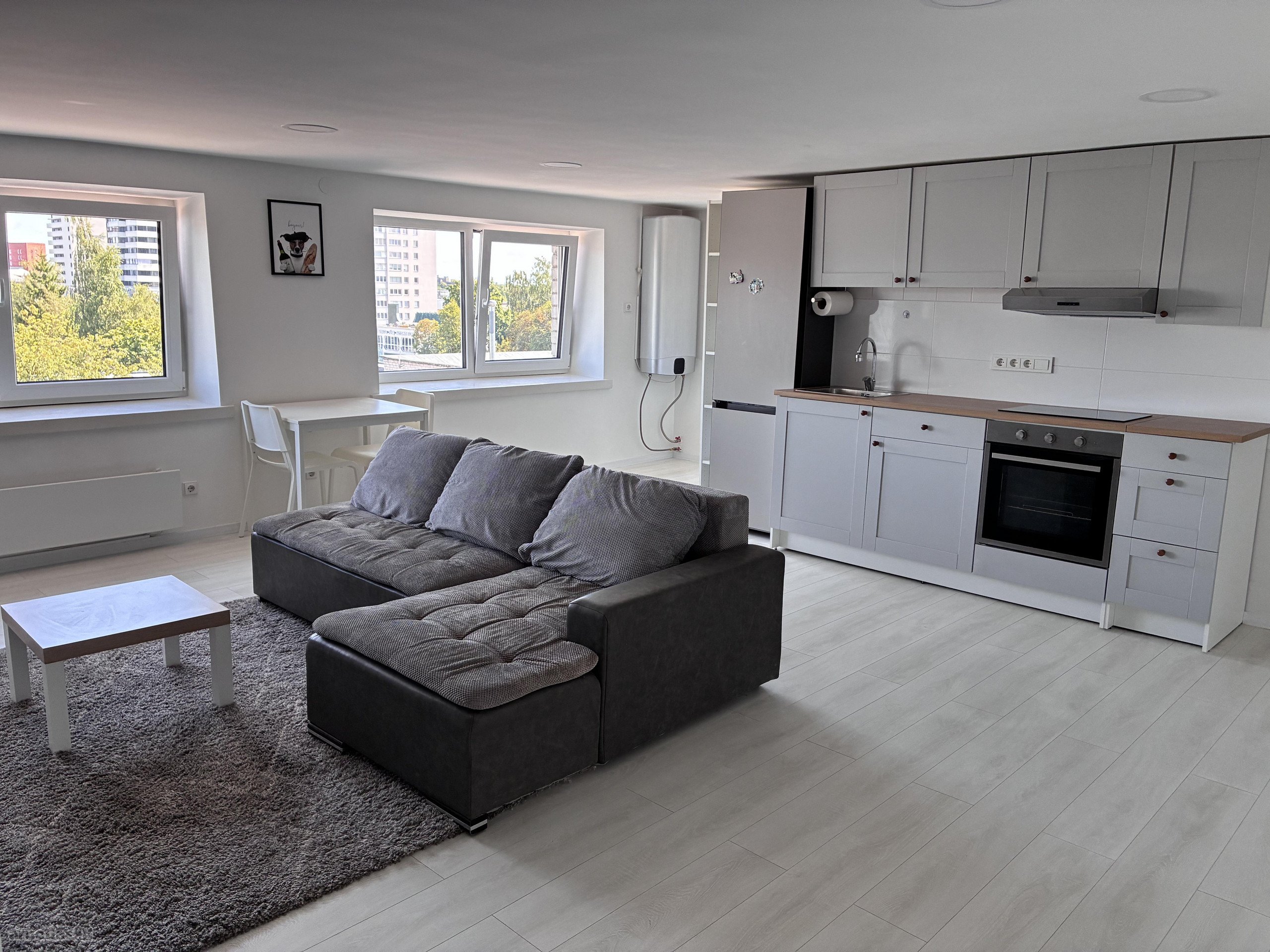 83 m² Pilnai Įrengtos Patalpos  2 San.