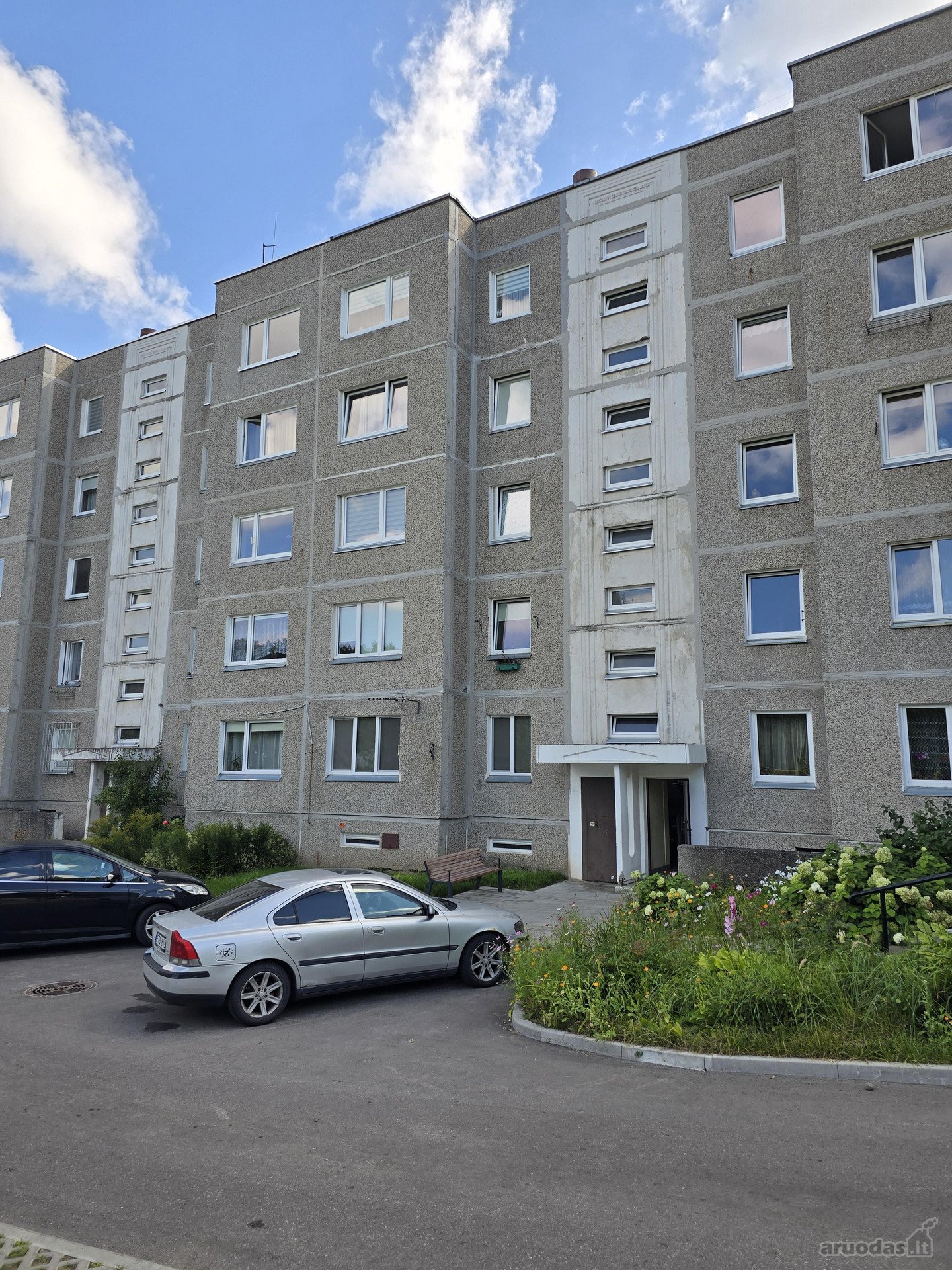 Asmeniui arba šeimai išnuomojamas kambarys