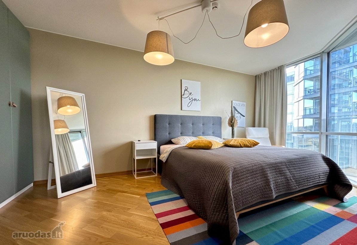 Parduodami Erdvūs Ir Šviesūs Apartamentai