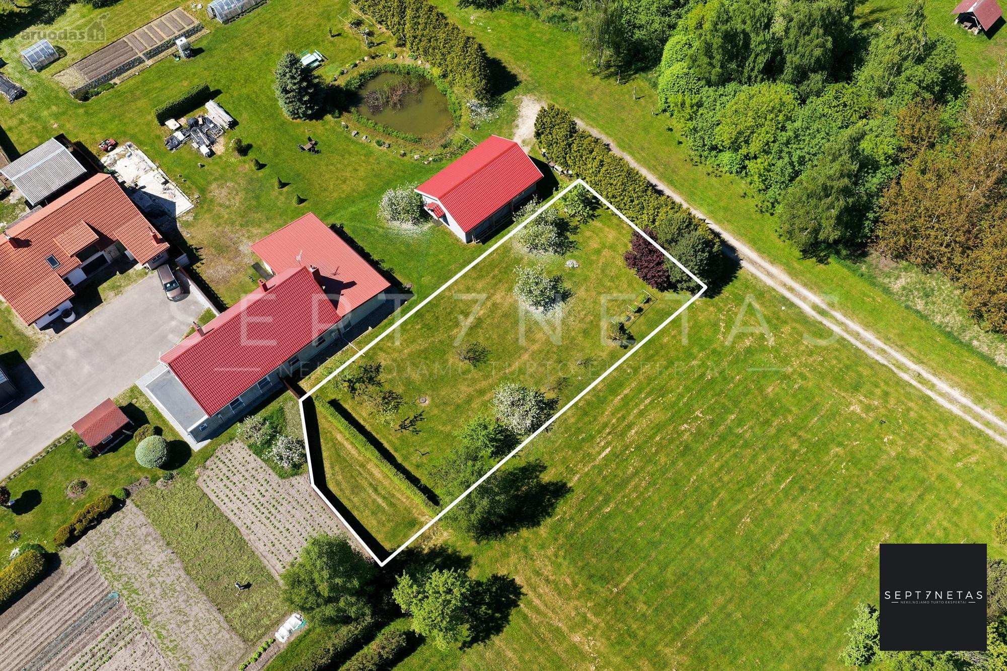 Pievų g., pačiame Dovilų miestelyje, Labai