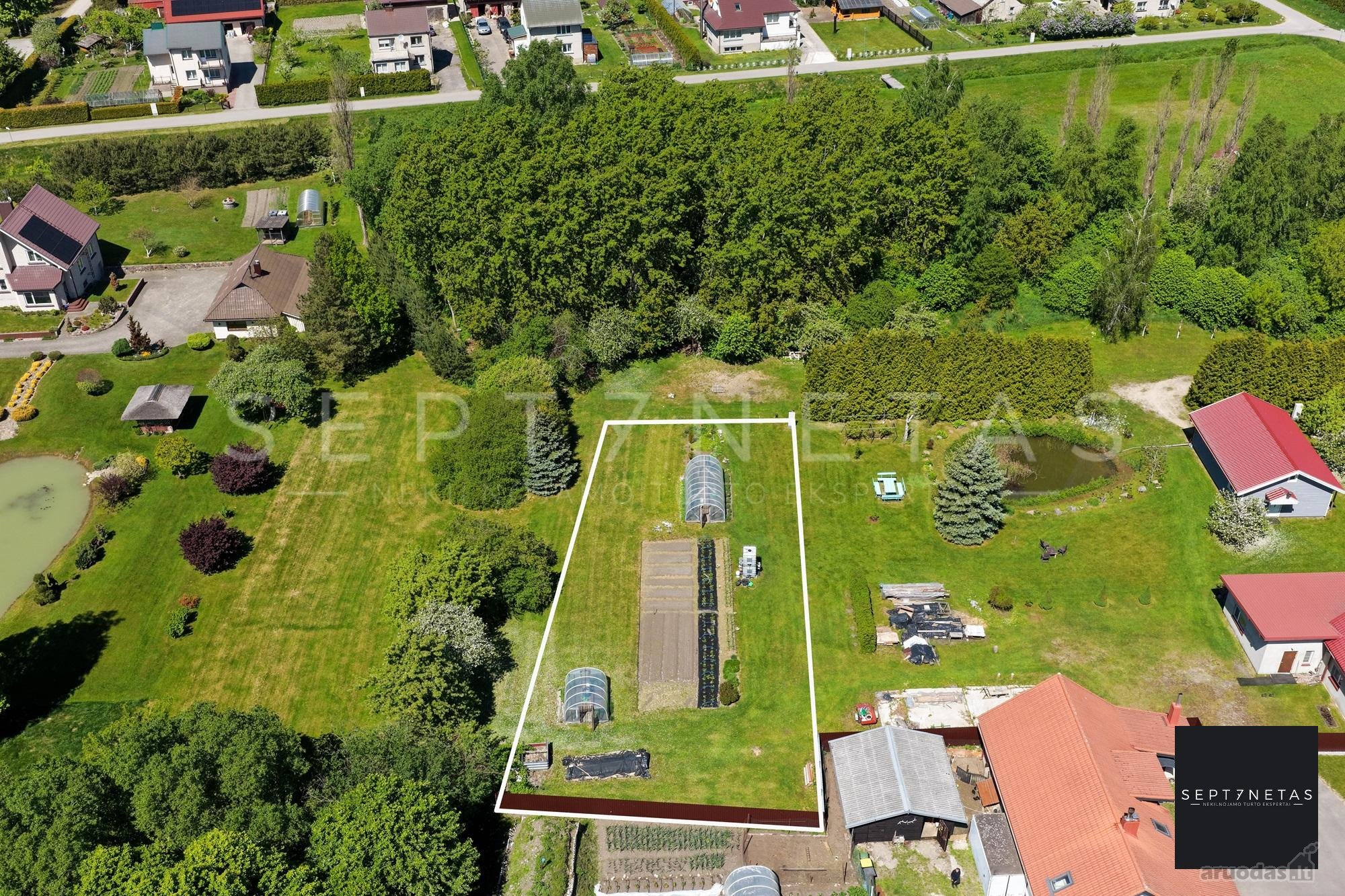 Pievų g., pačiame Dovilų miestelyje, Labai