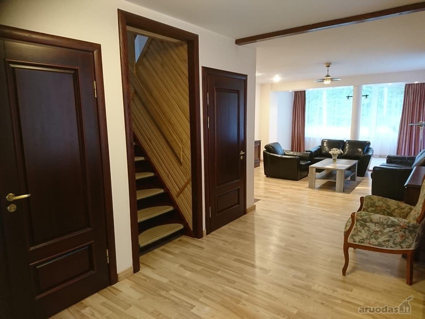 Nuomuojama 2 aukštų namo dalis su atskiru