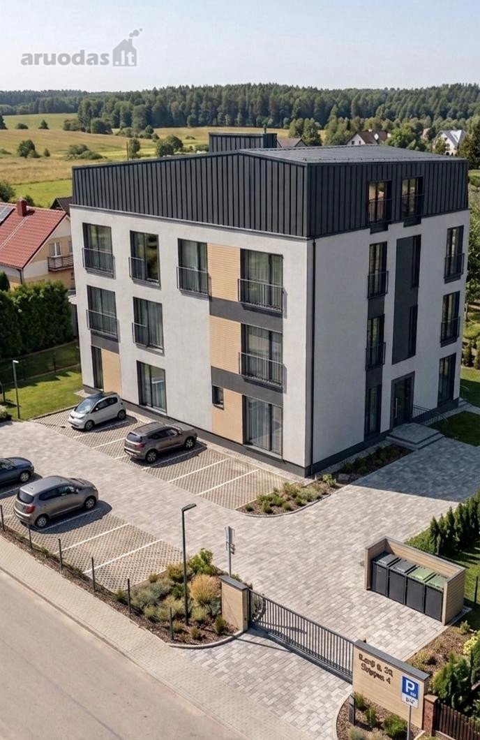 Parduodamas dviejų kambarių butas su privačiu