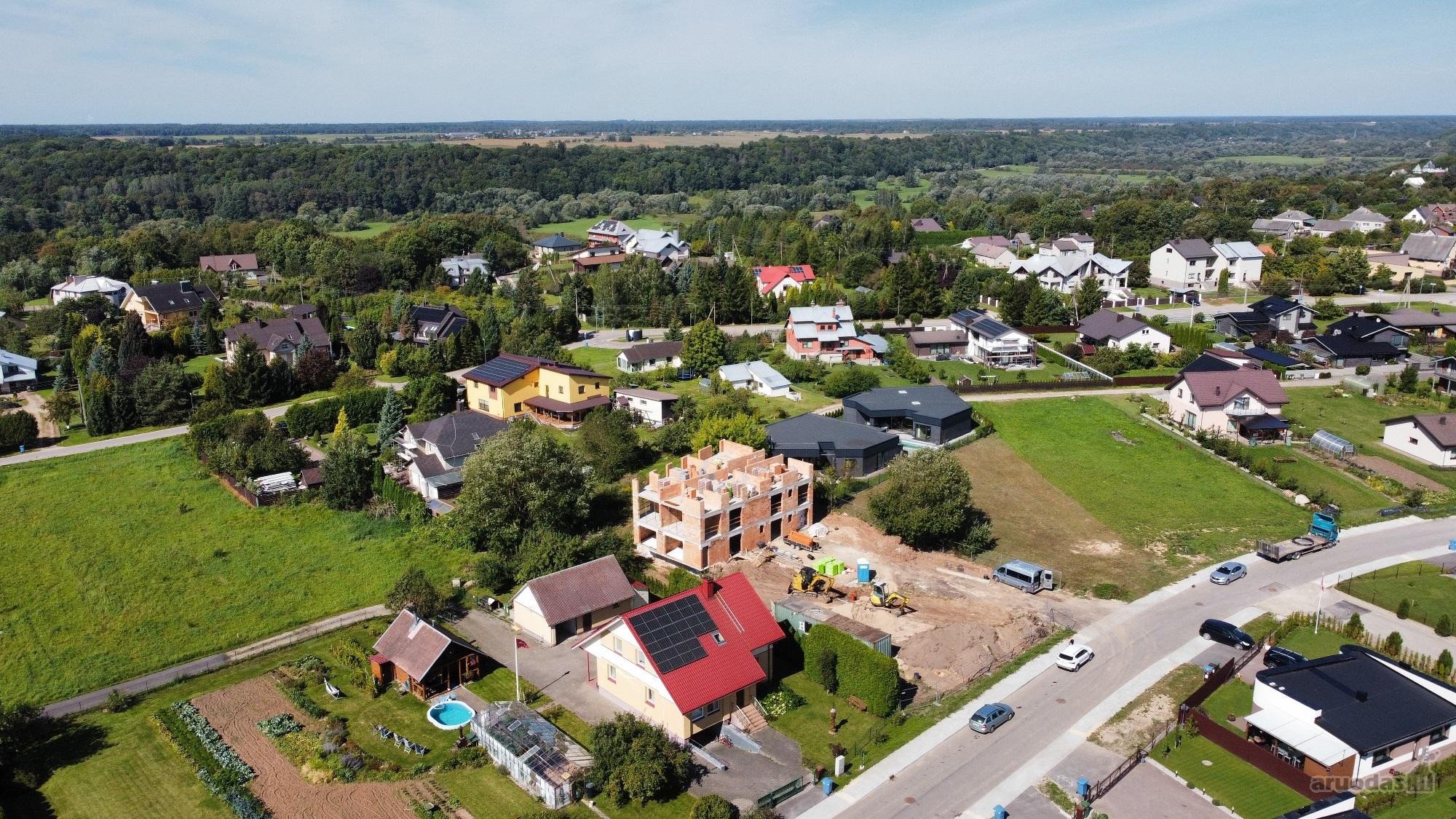 Parduodamas dviejų kambarių butas su net 18,5