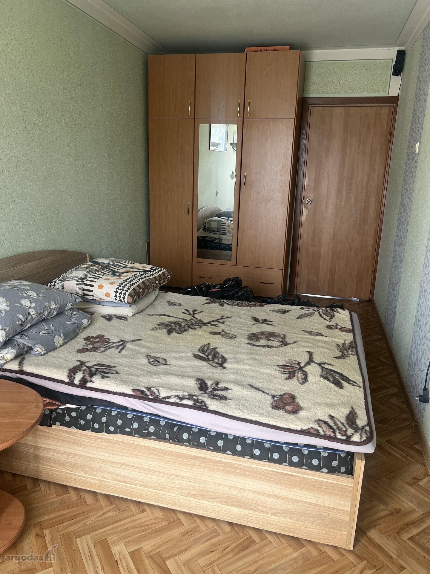 Parduodamas dviejų kambarių butas Žirmūnuose,