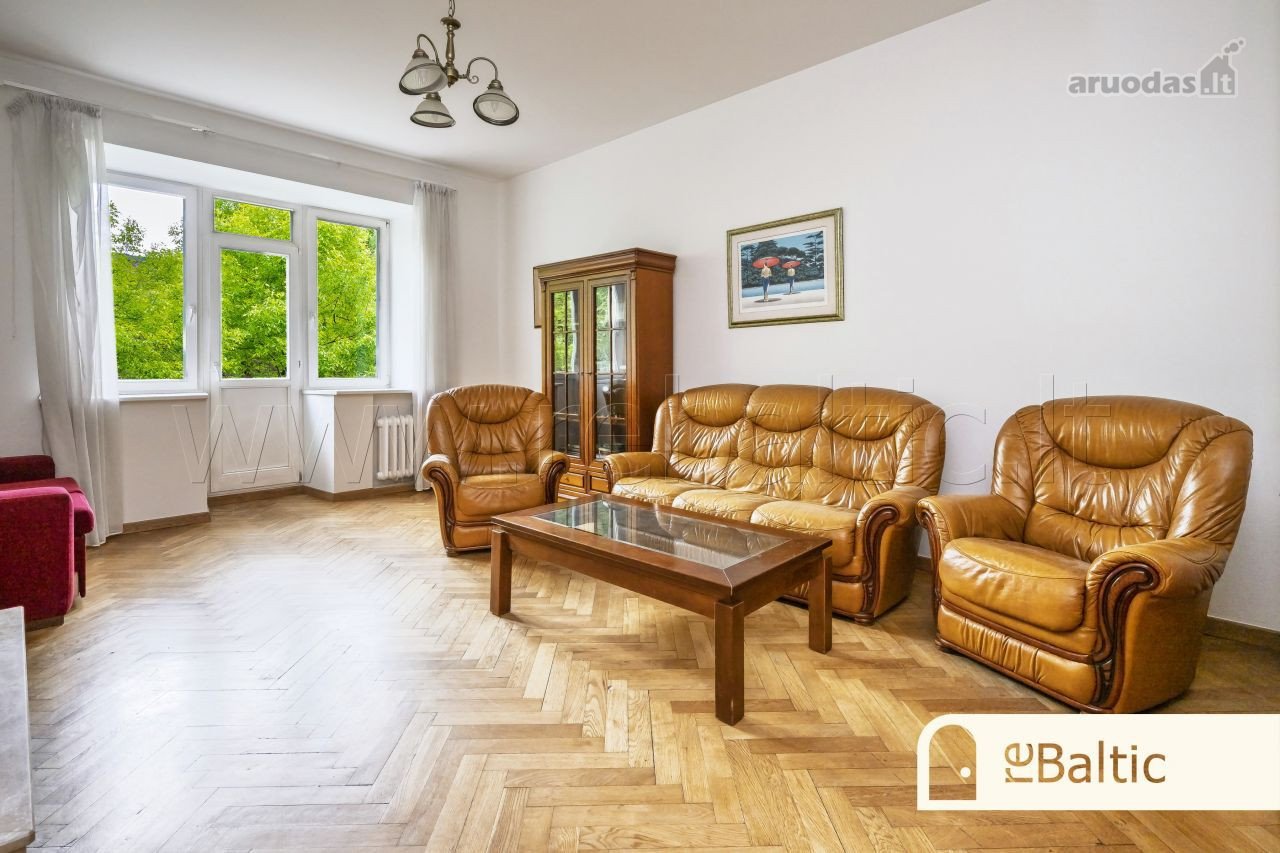Erdvus trijų kambarių butas Senamiestyje su