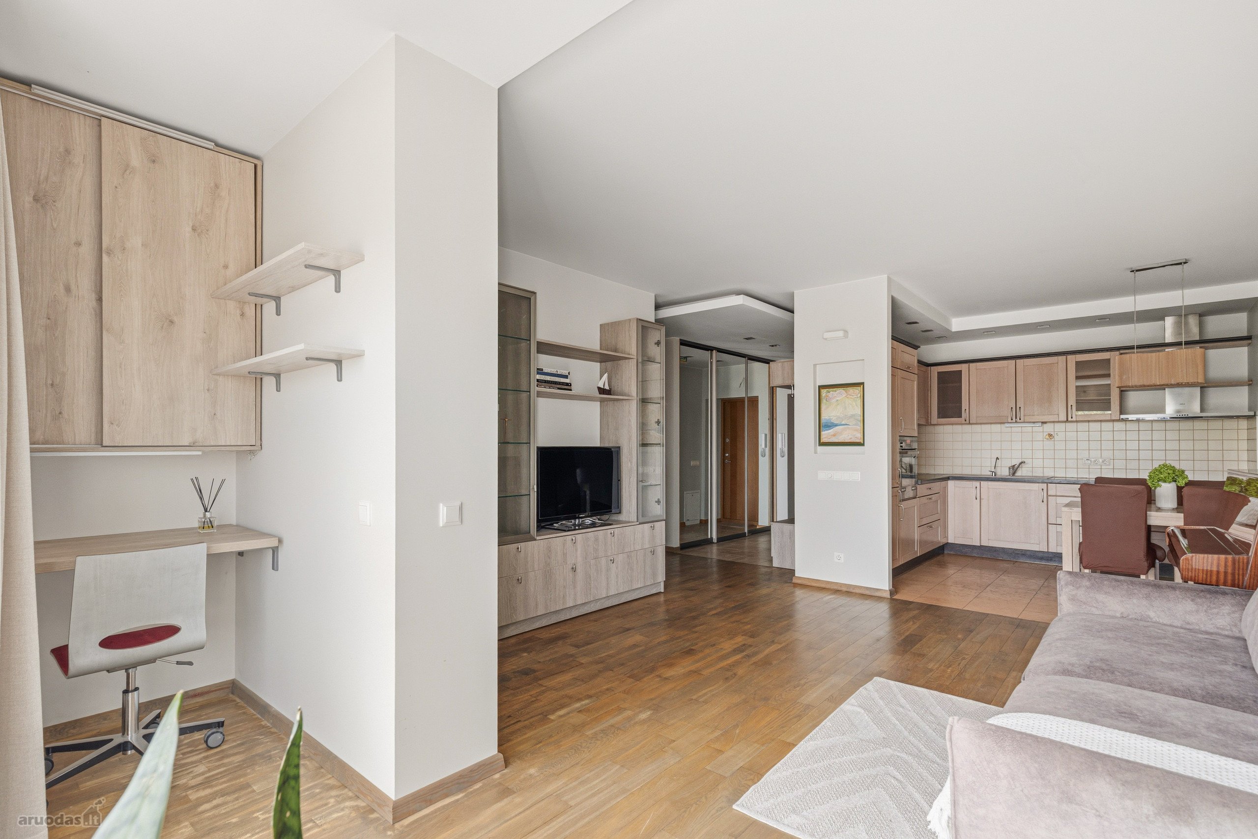 Parduodamas erdvus 3 kambarių butas Šiaurės