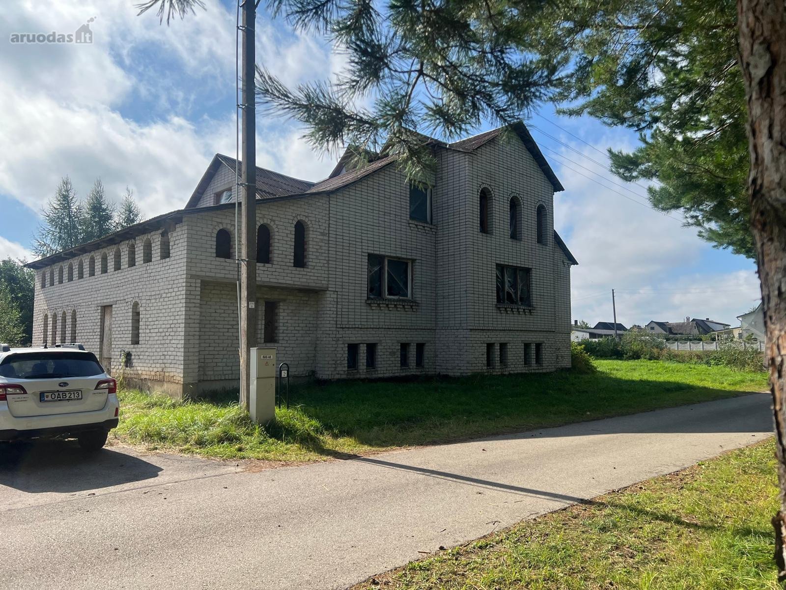 Parduodamas neįrengtas 418 m2 namas Jonavos r