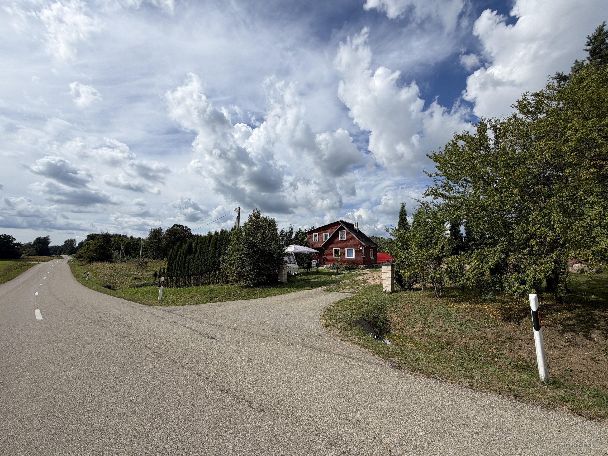 Sodyba su nuosavu mišku – 1,3 ha sklypas vos